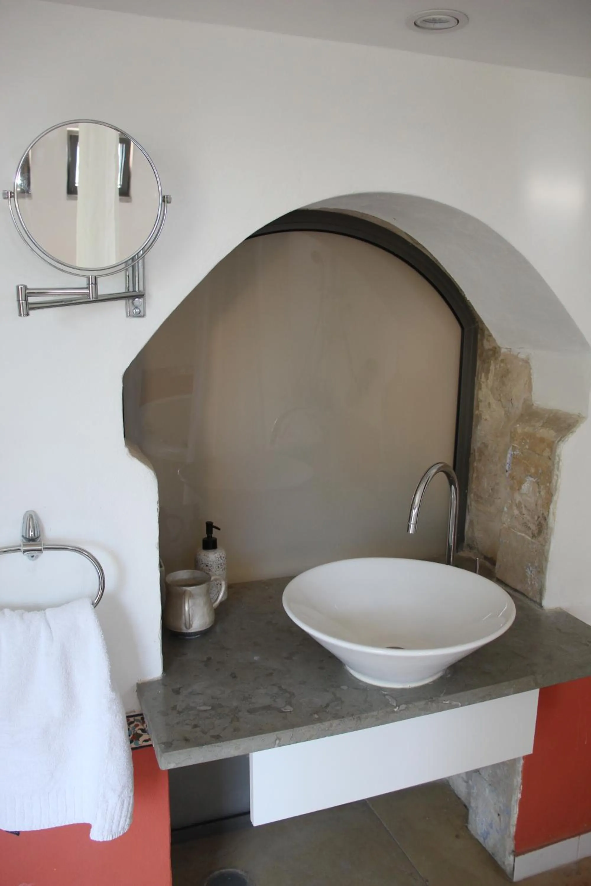 Bathroom in Artists' Colony Inn Zefat