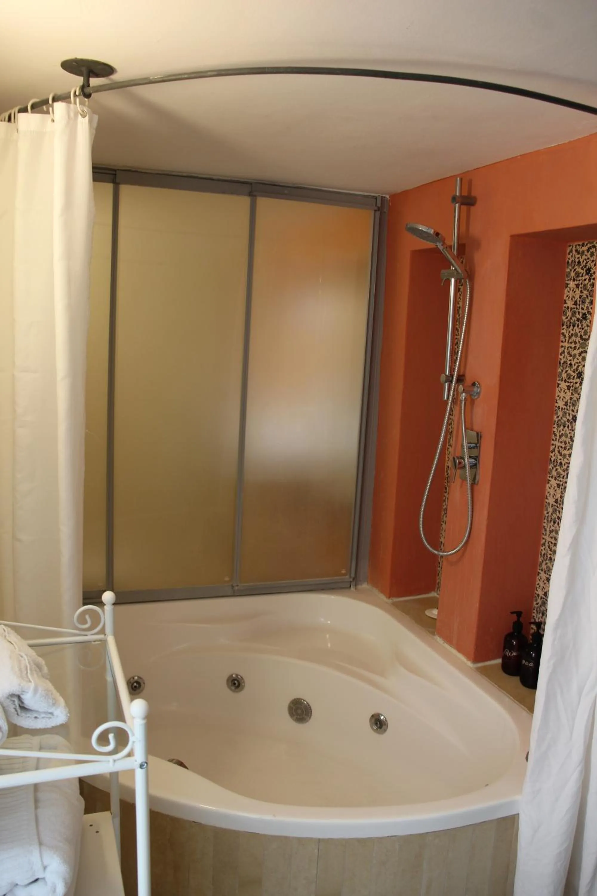 Shower in Artists' Colony Inn Zefat