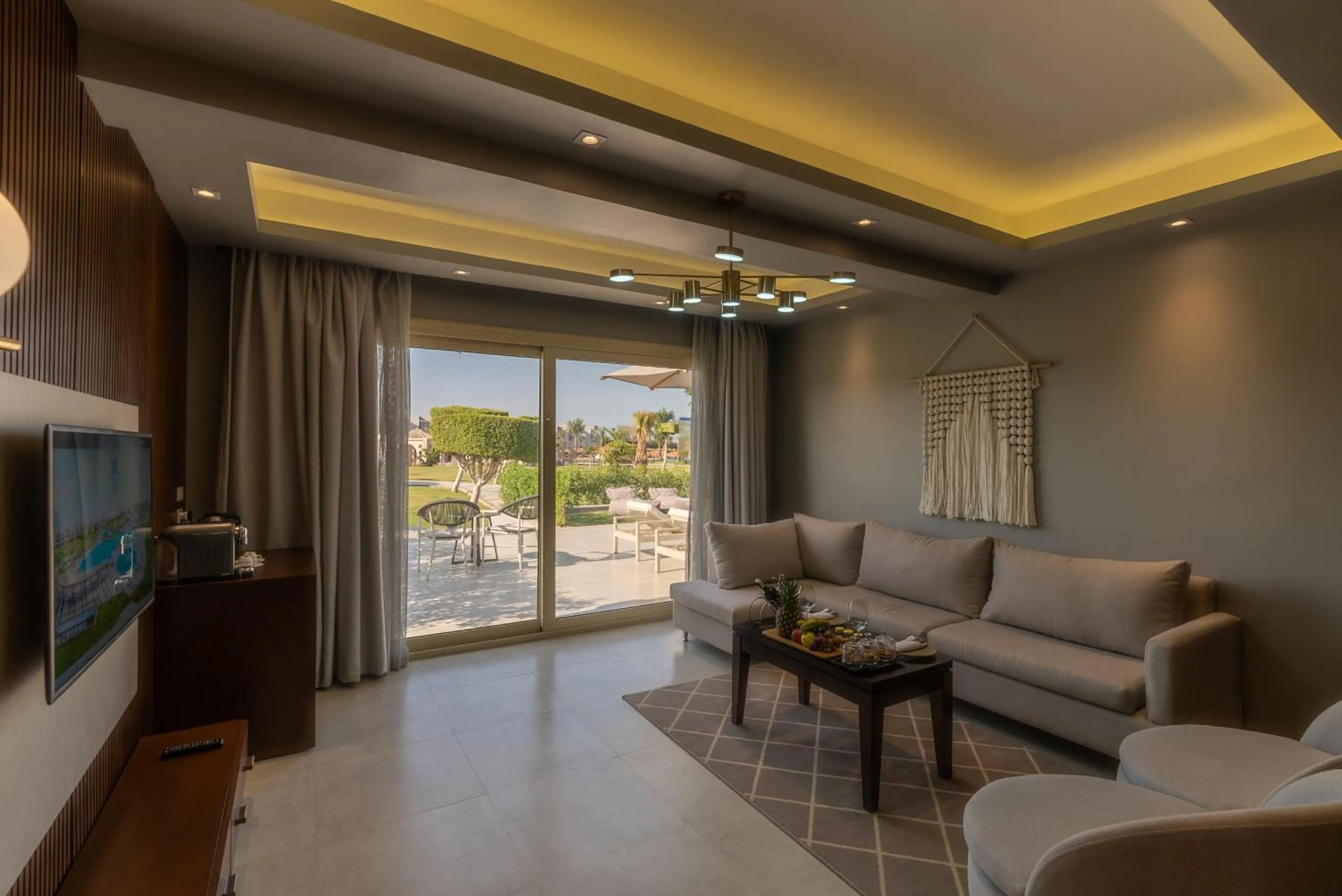 TV and multimedia in Sunrise Crystal Bay Resort -Grand Select