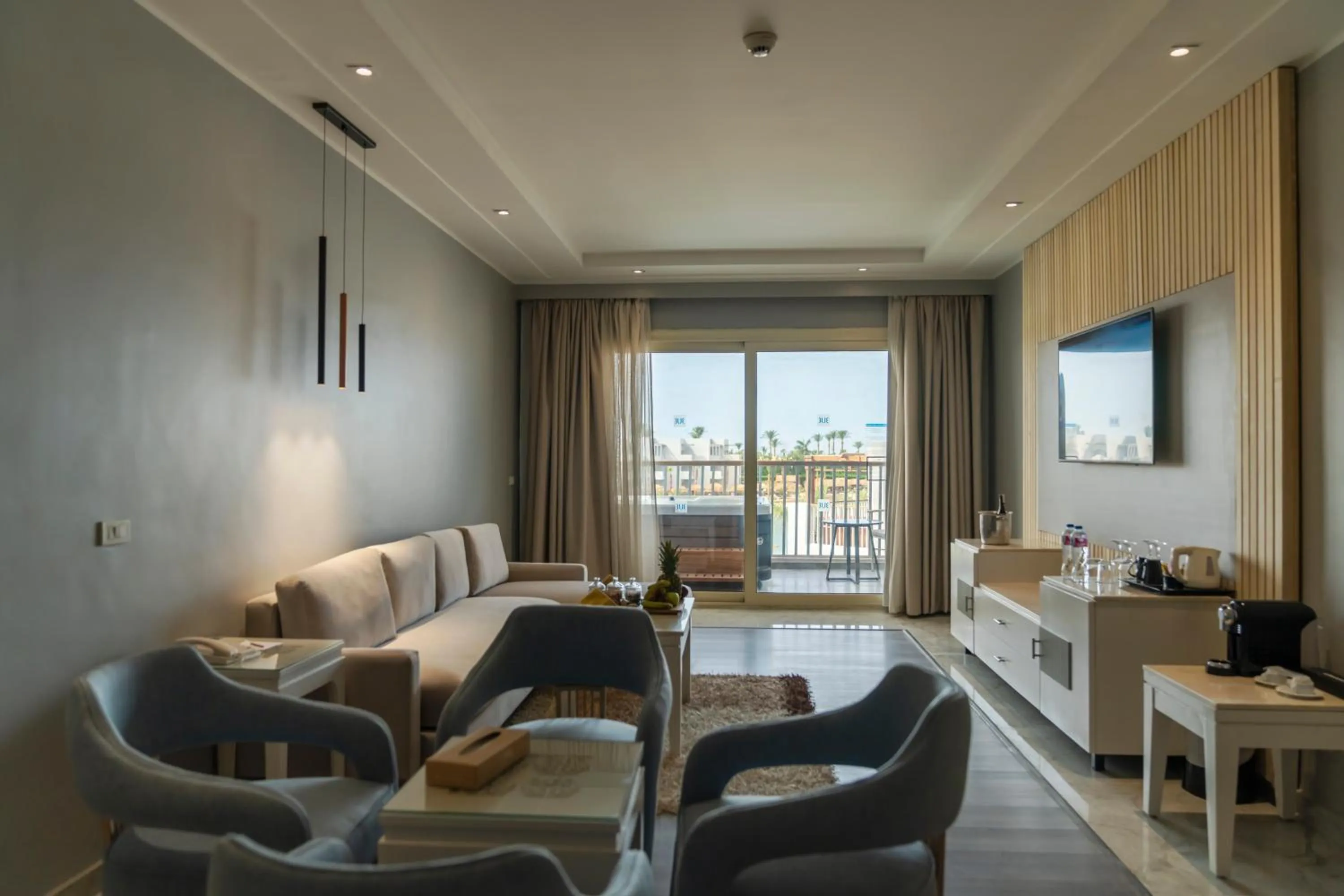 TV and multimedia in Sunrise Crystal Bay Resort -Grand Select