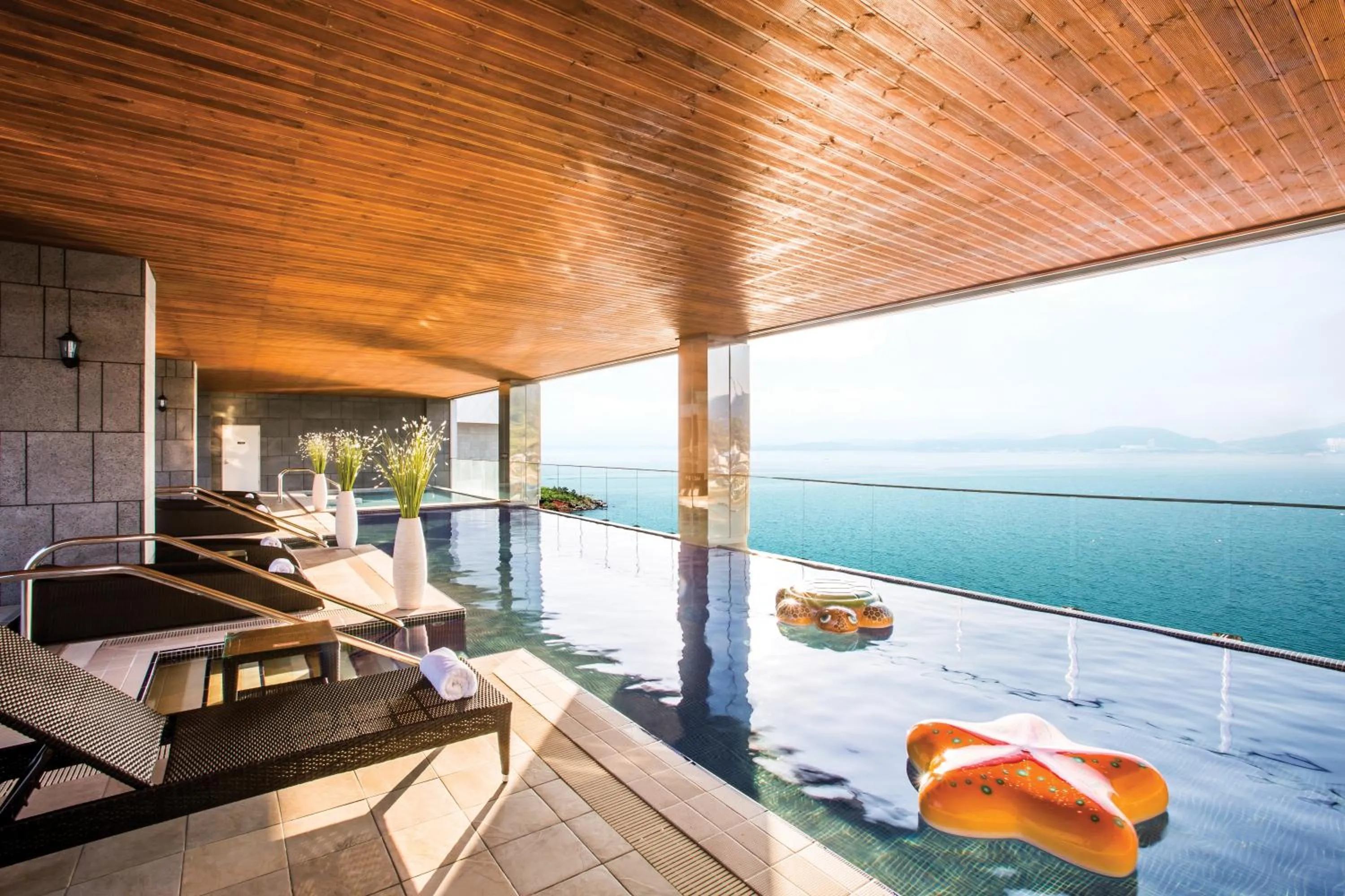 Swimming pool in Hidden Bay Hotel