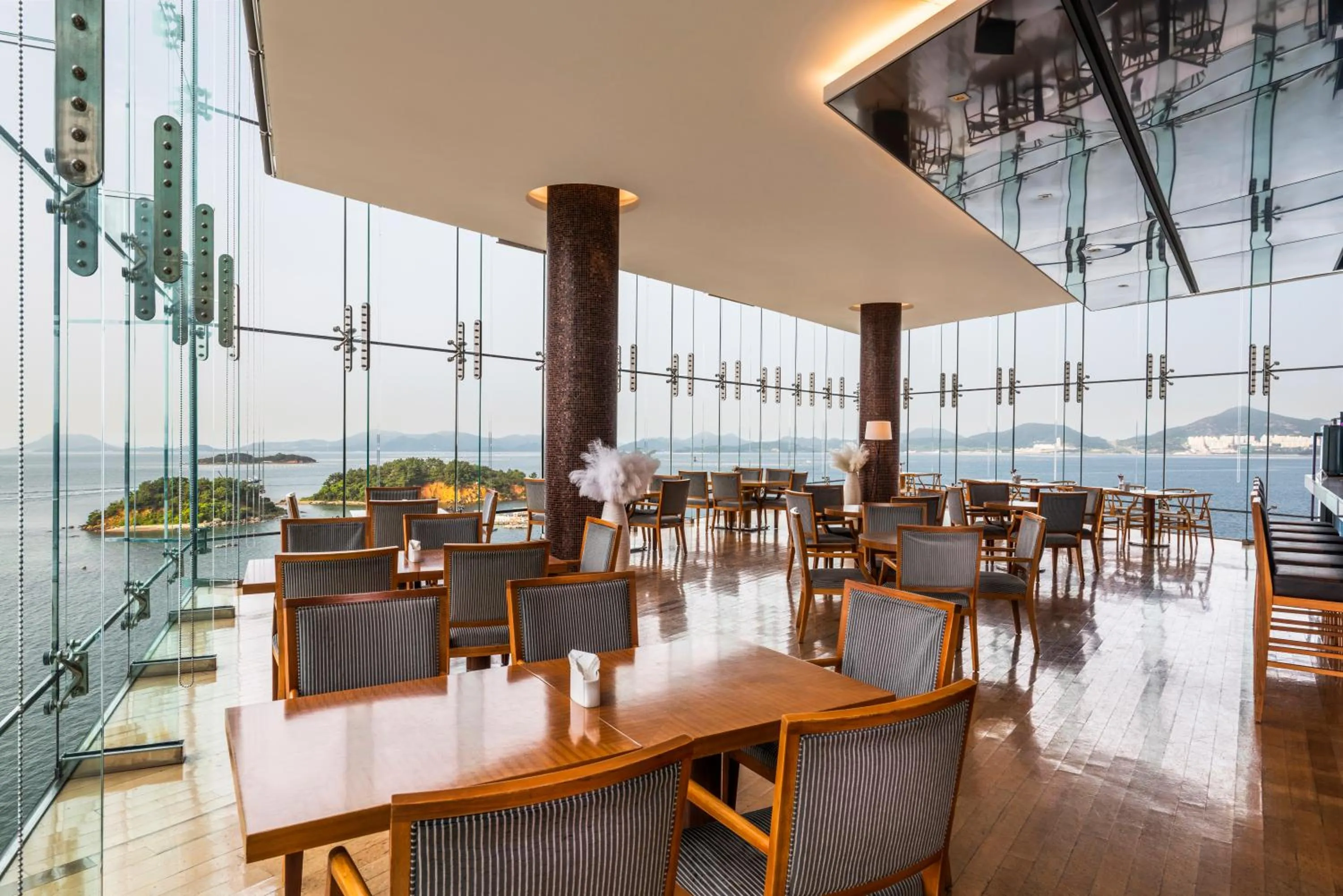 Restaurant/places to eat in Hidden Bay Hotel