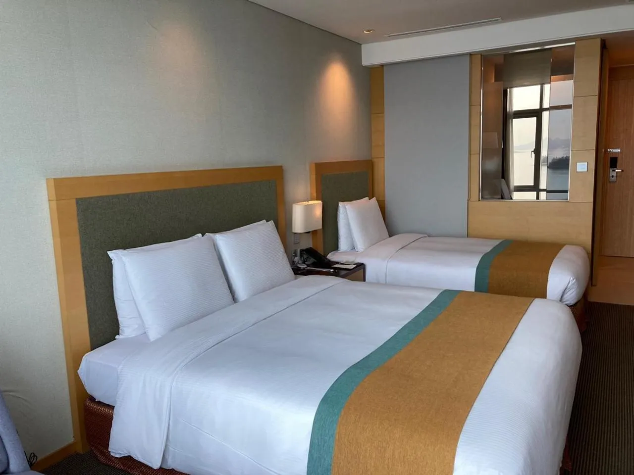 Bed in Hidden Bay Hotel