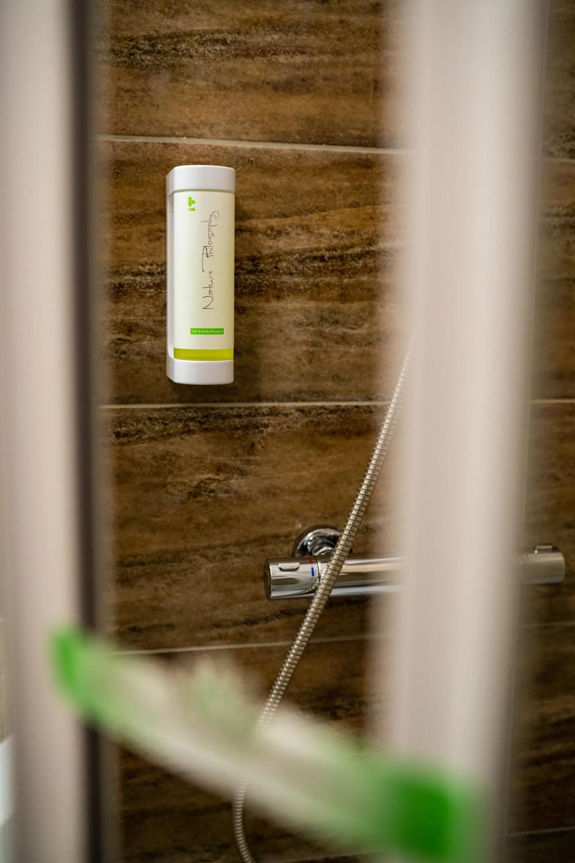 Shower in Areo Hotel & Restaurant