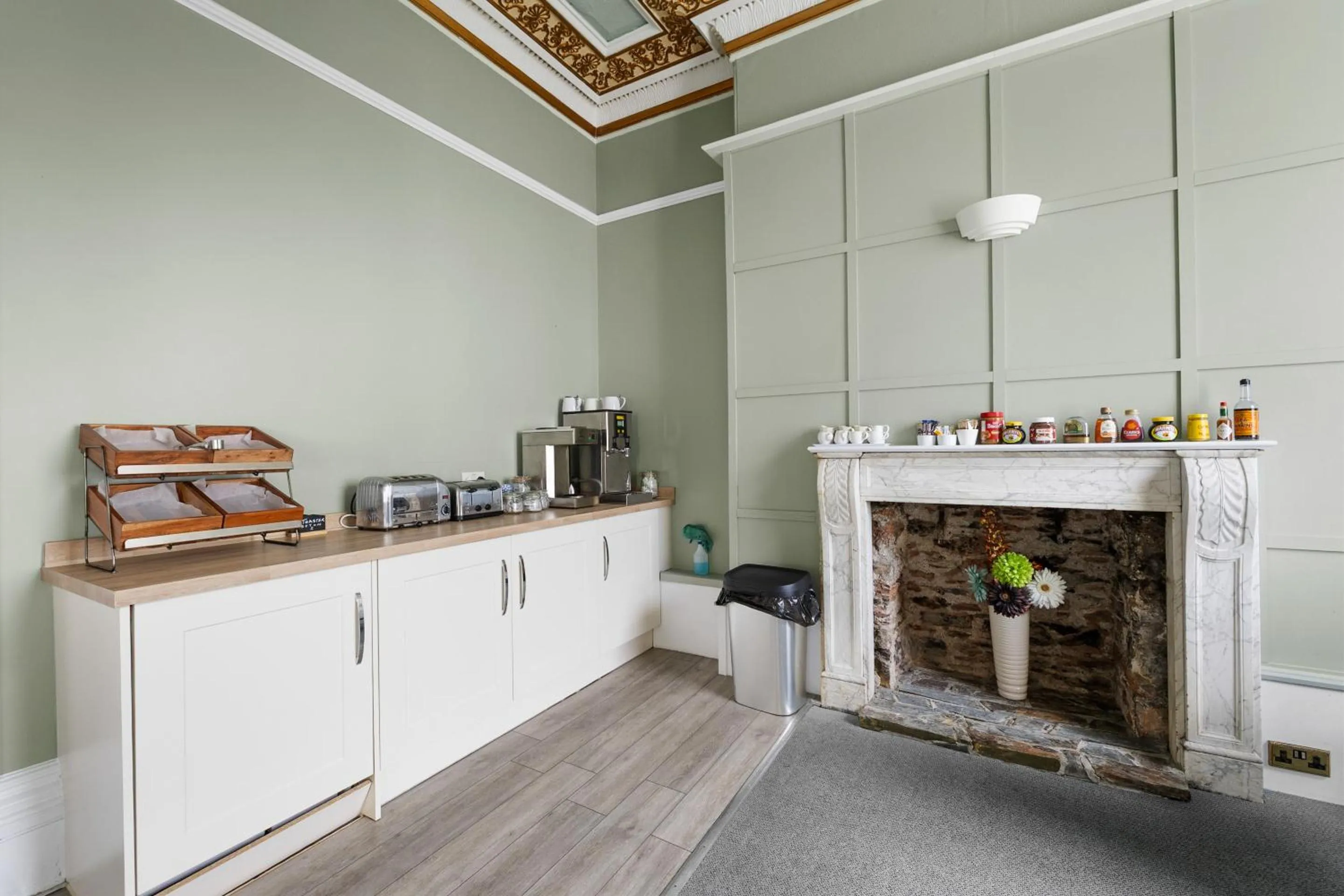 Dining area in Imperial Plymouth