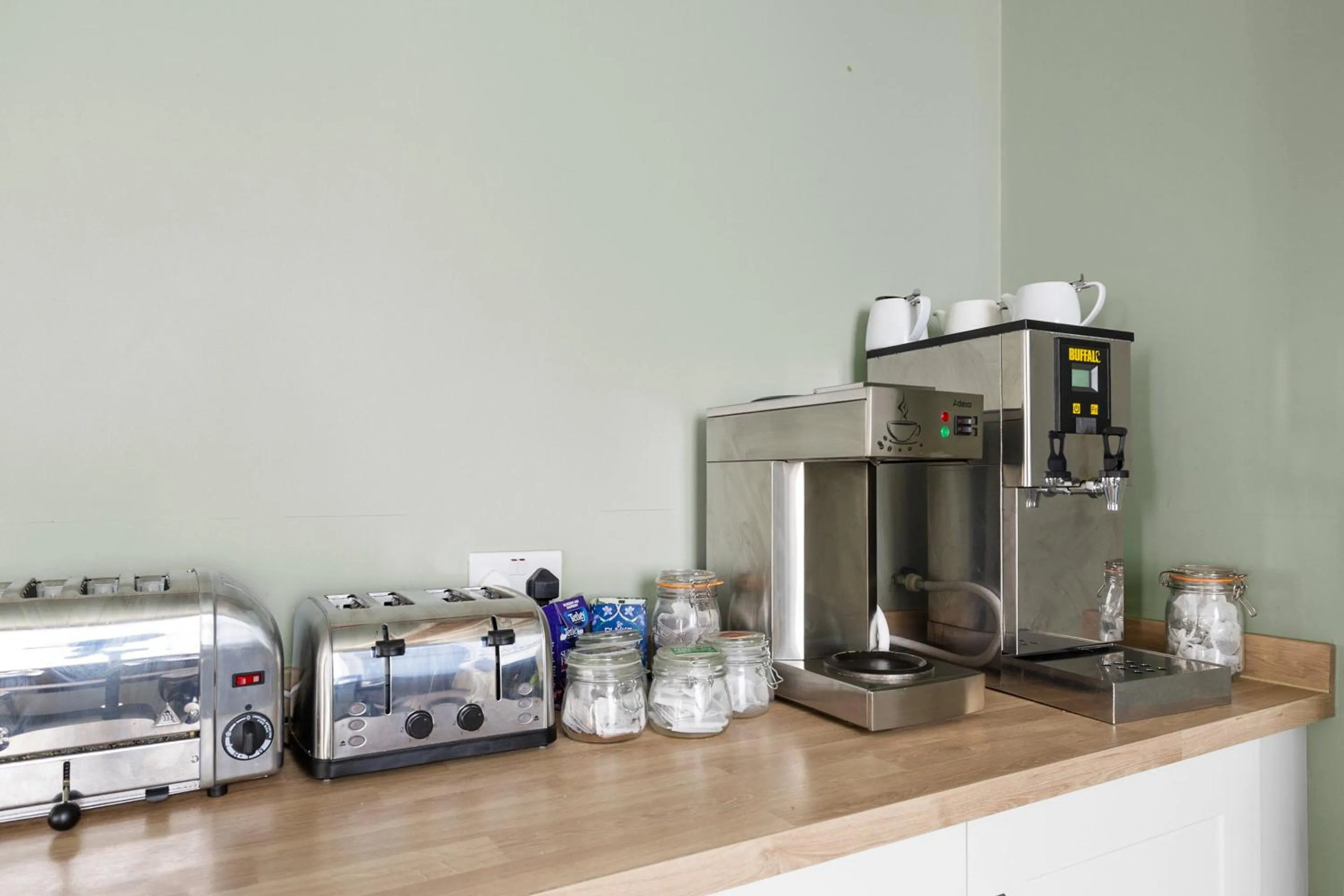 Breakfast in Imperial Plymouth