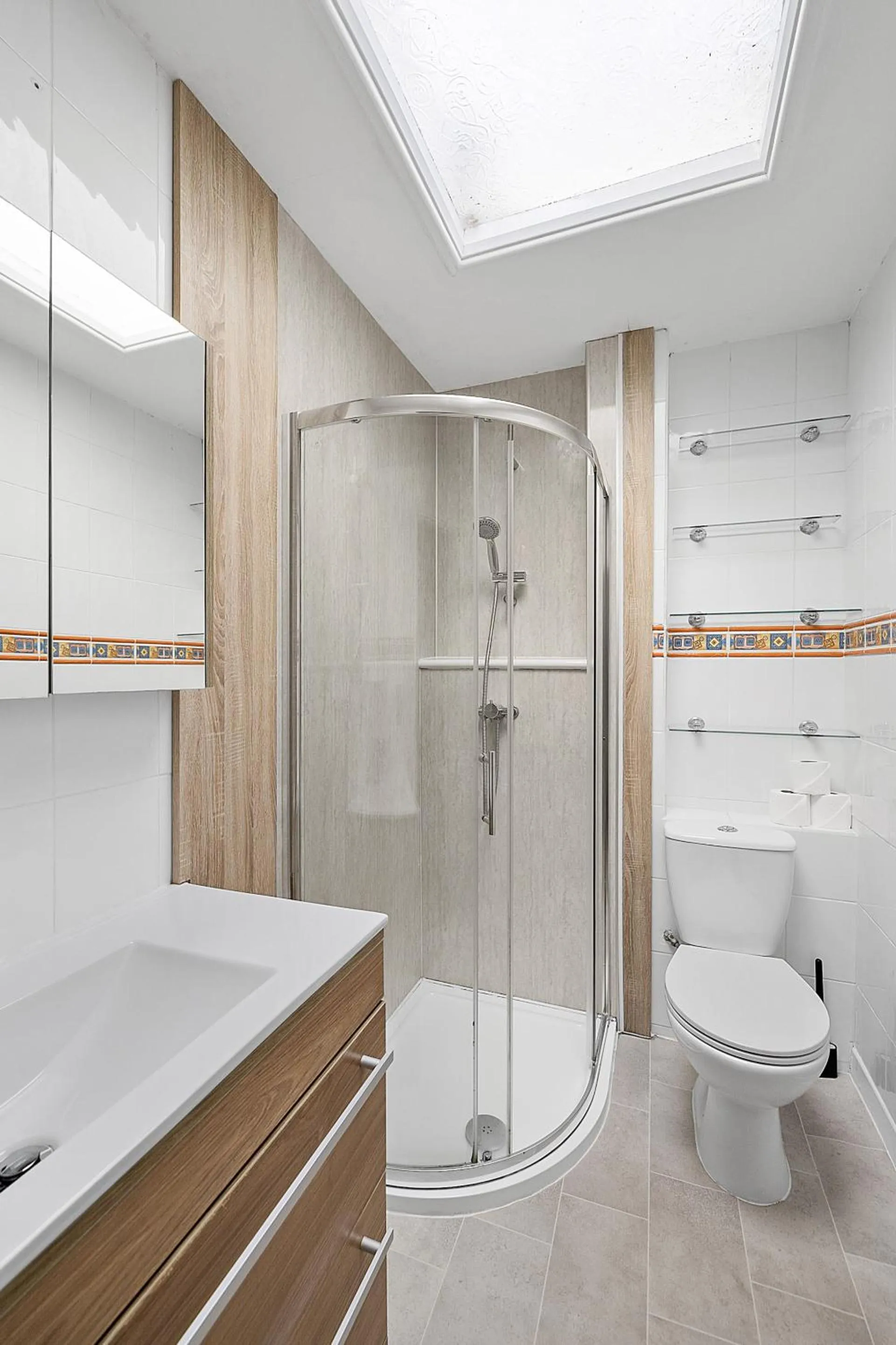 Bathroom in Imperial Plymouth