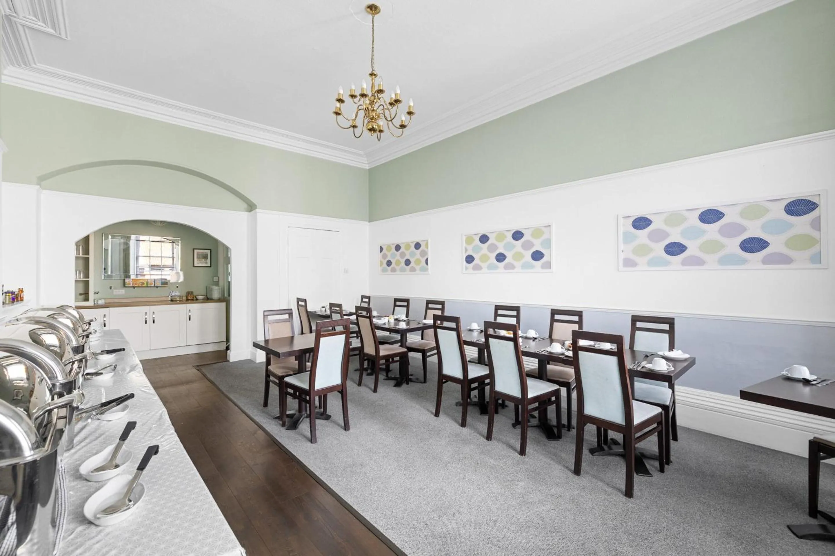 Dining area in Imperial Plymouth