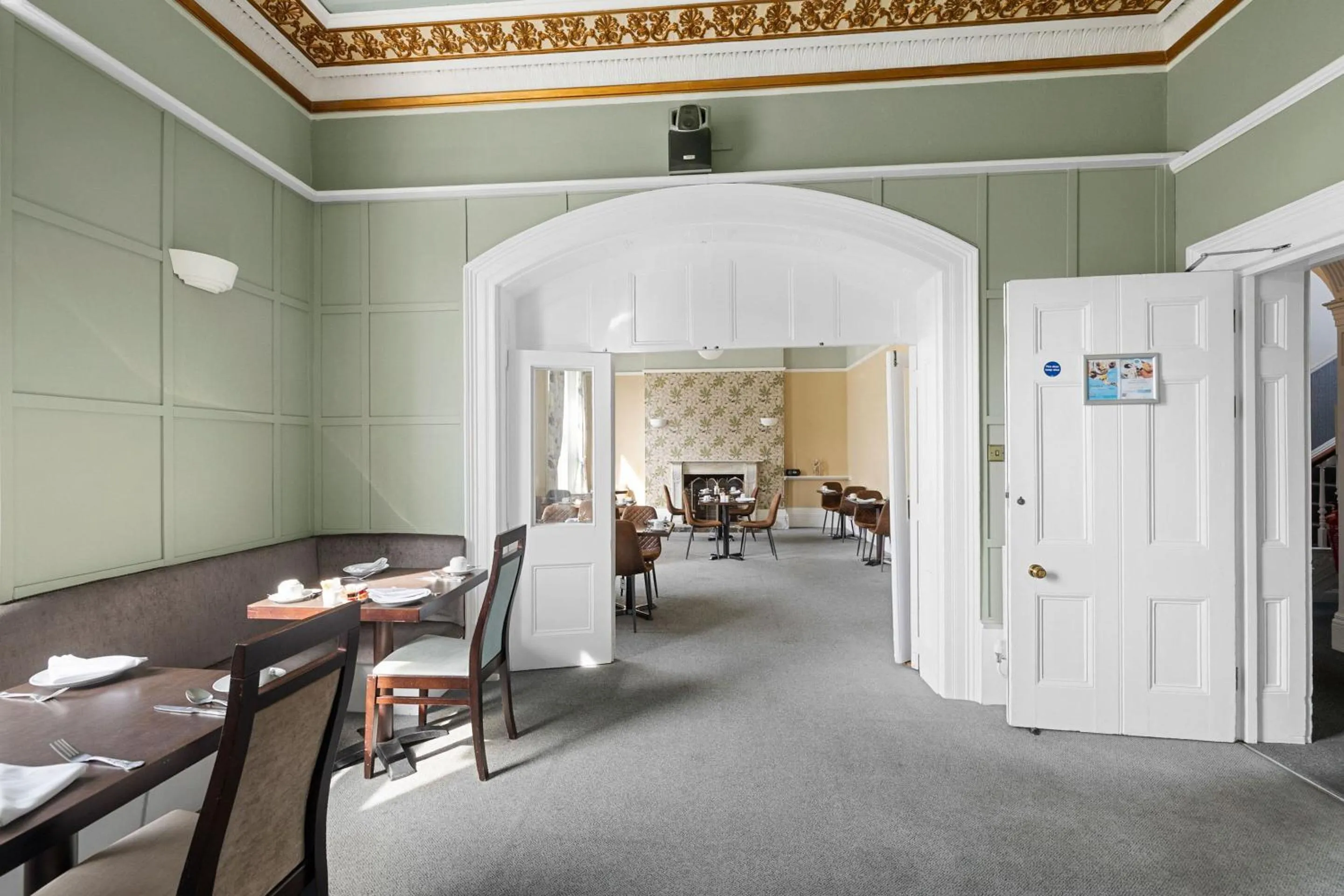 Dining area in Imperial Plymouth