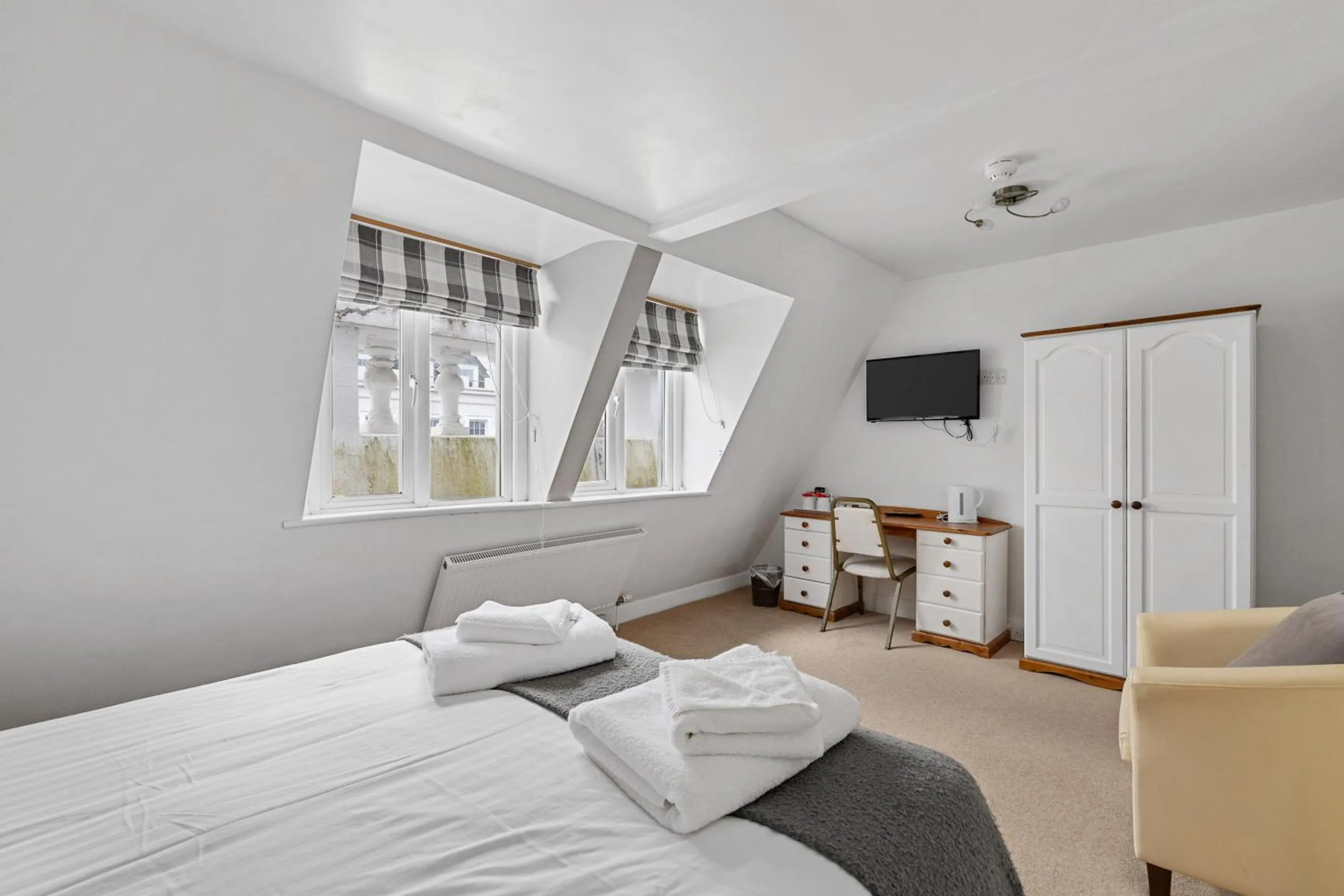 Bedroom, Bed in Imperial Plymouth