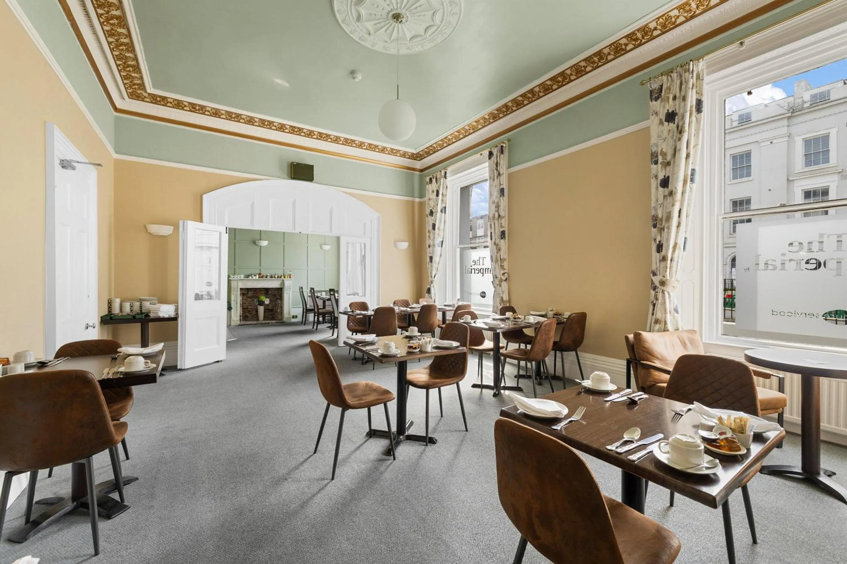 Dining area in Imperial Plymouth