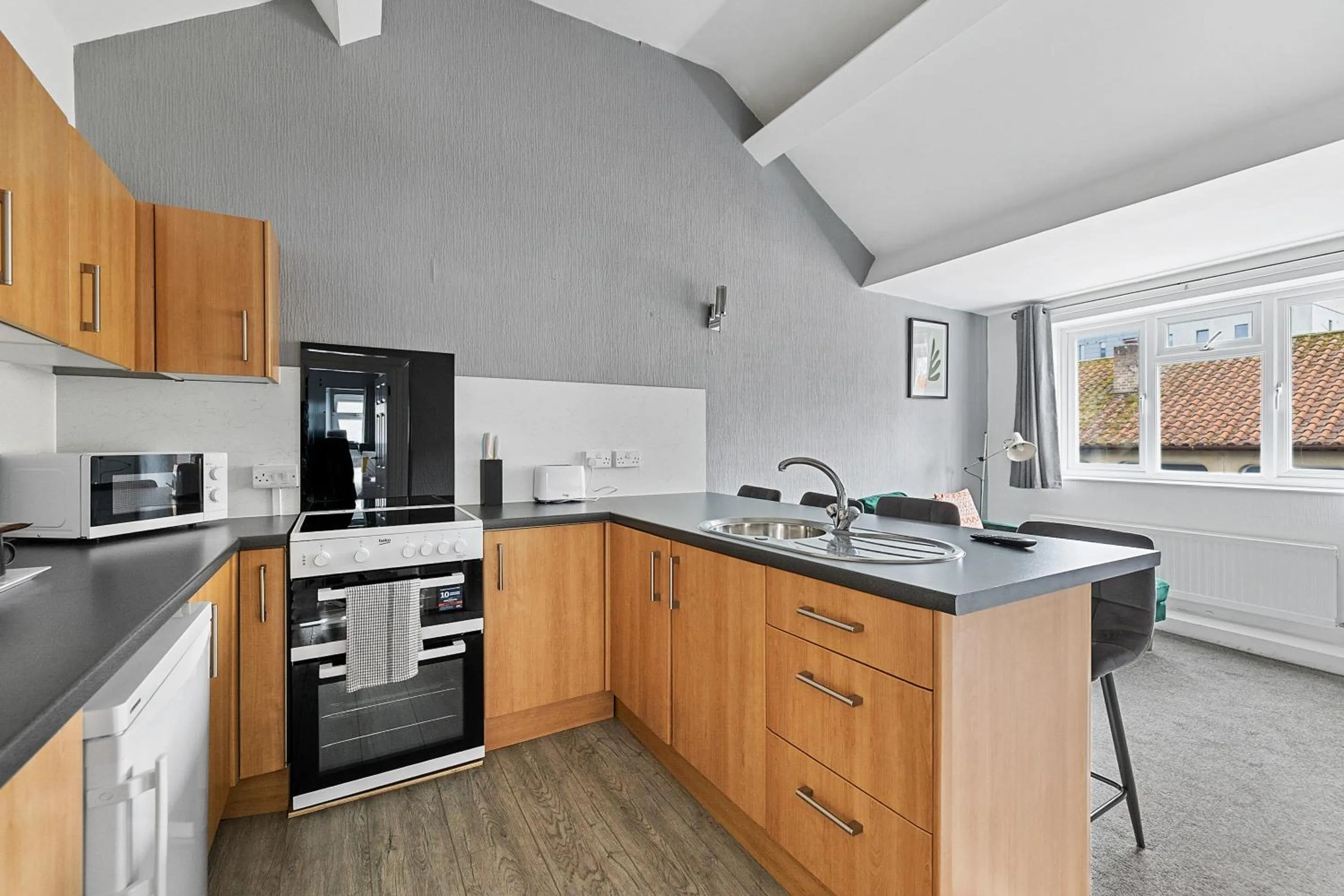 Kitchen or kitchenette in Imperial Plymouth