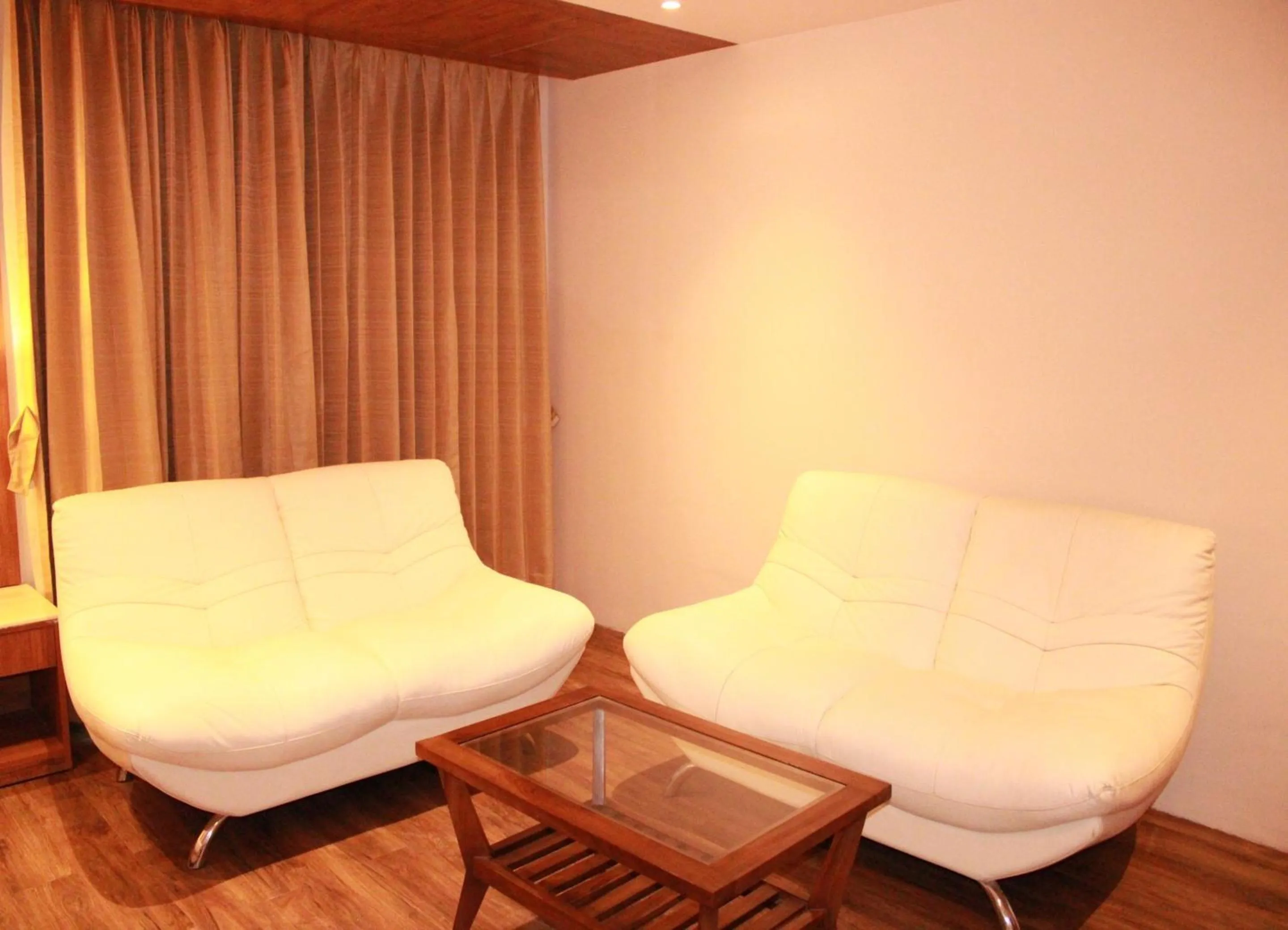 Seating area in Sarovar Portico, Somnath