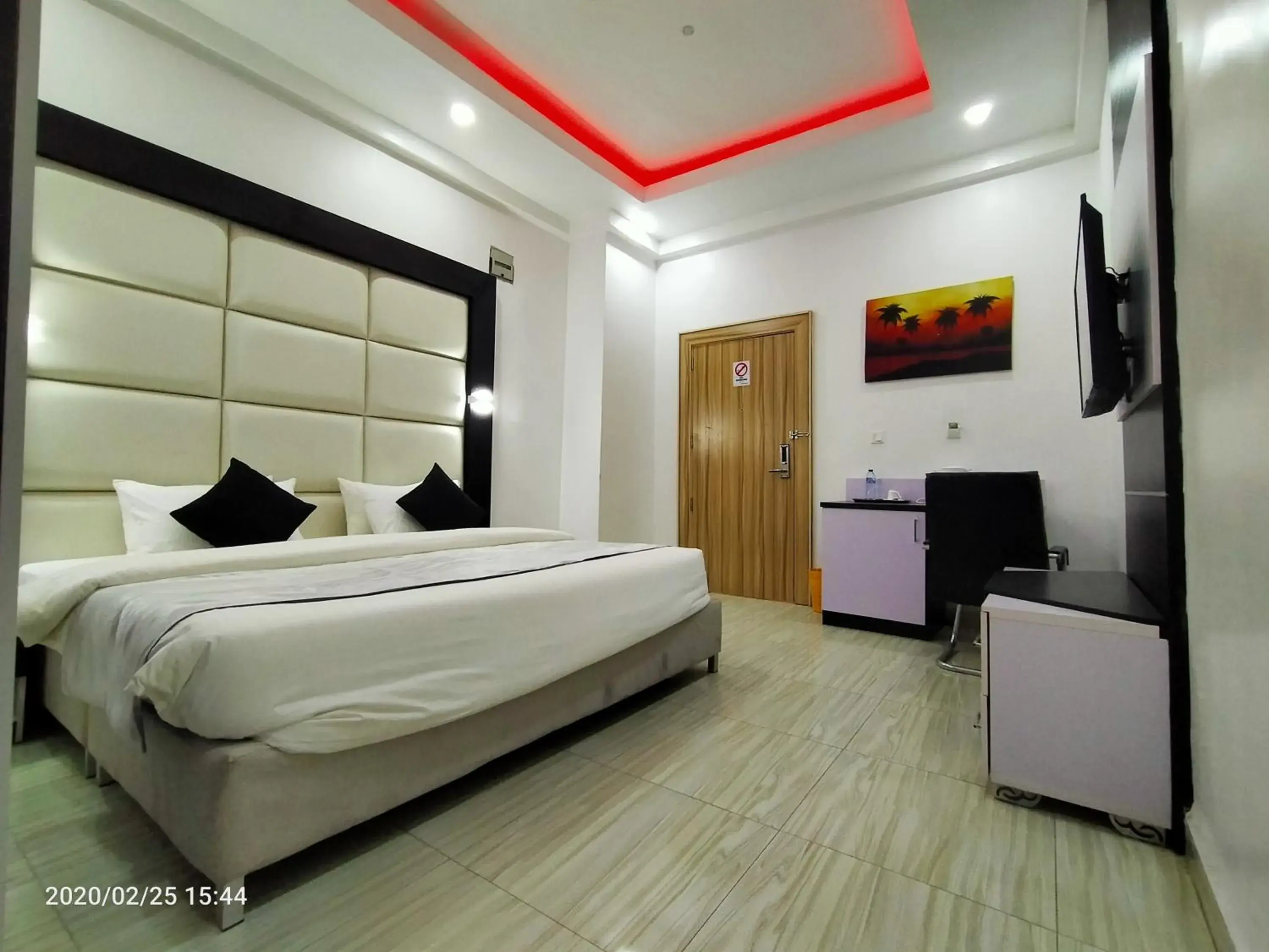 Deluxe King Room in Dalchifit Suites by Premium Swiss Hospitality Deluxe King Room in Dalchifit Suites by Premium Swiss Hospitality