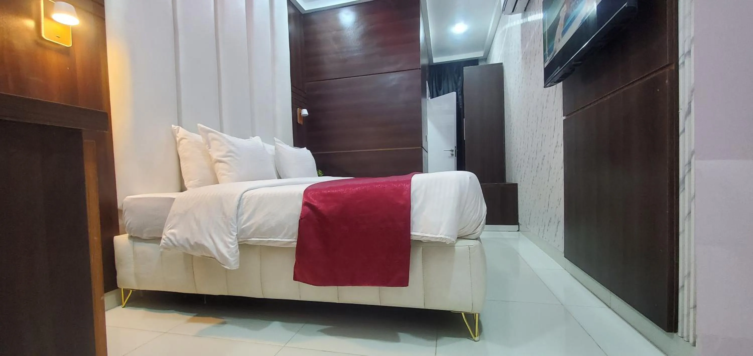 Bed in Dalchifit Suites by Premium Swiss Hospitality