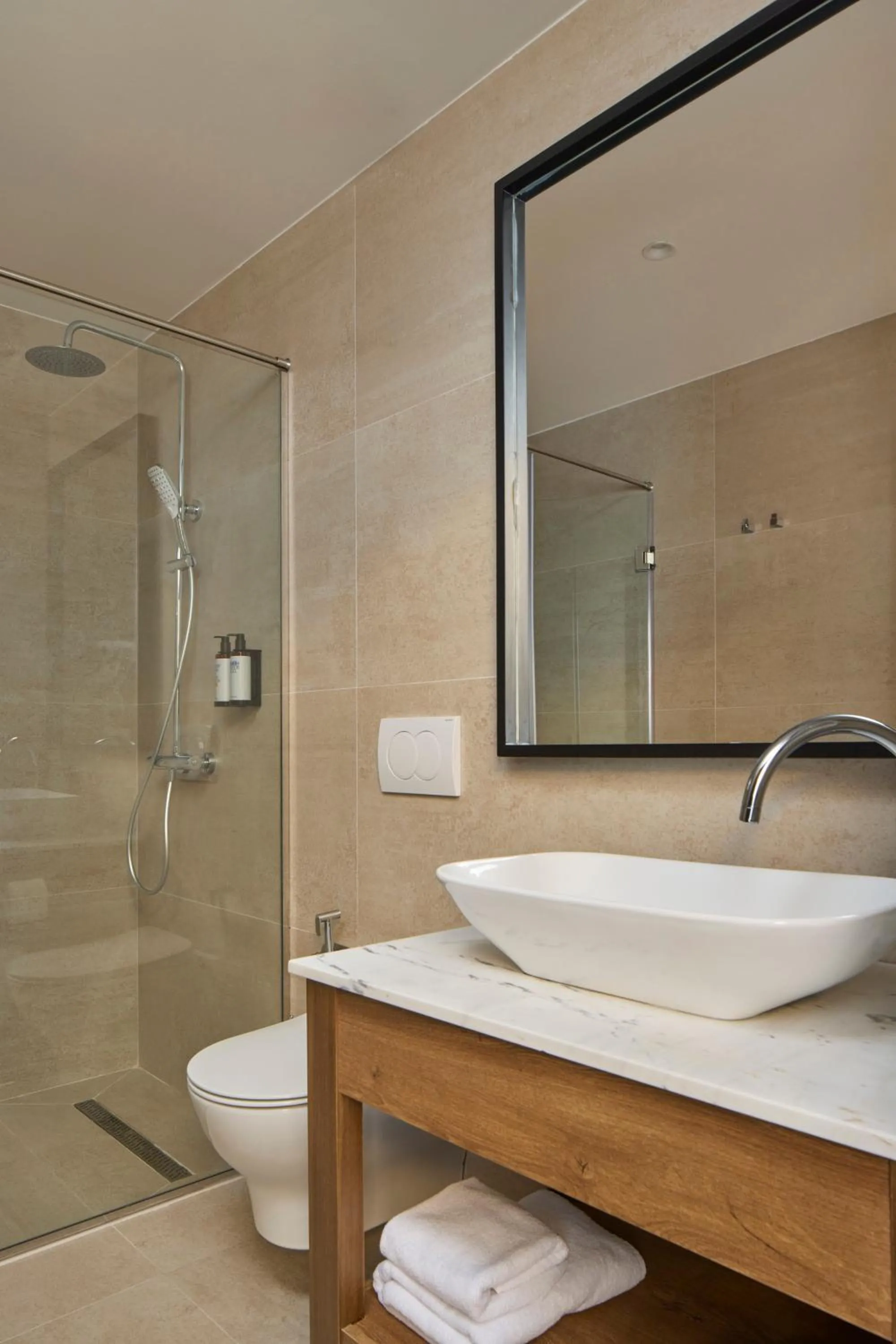 Shower in Sol Tropikal Durrës