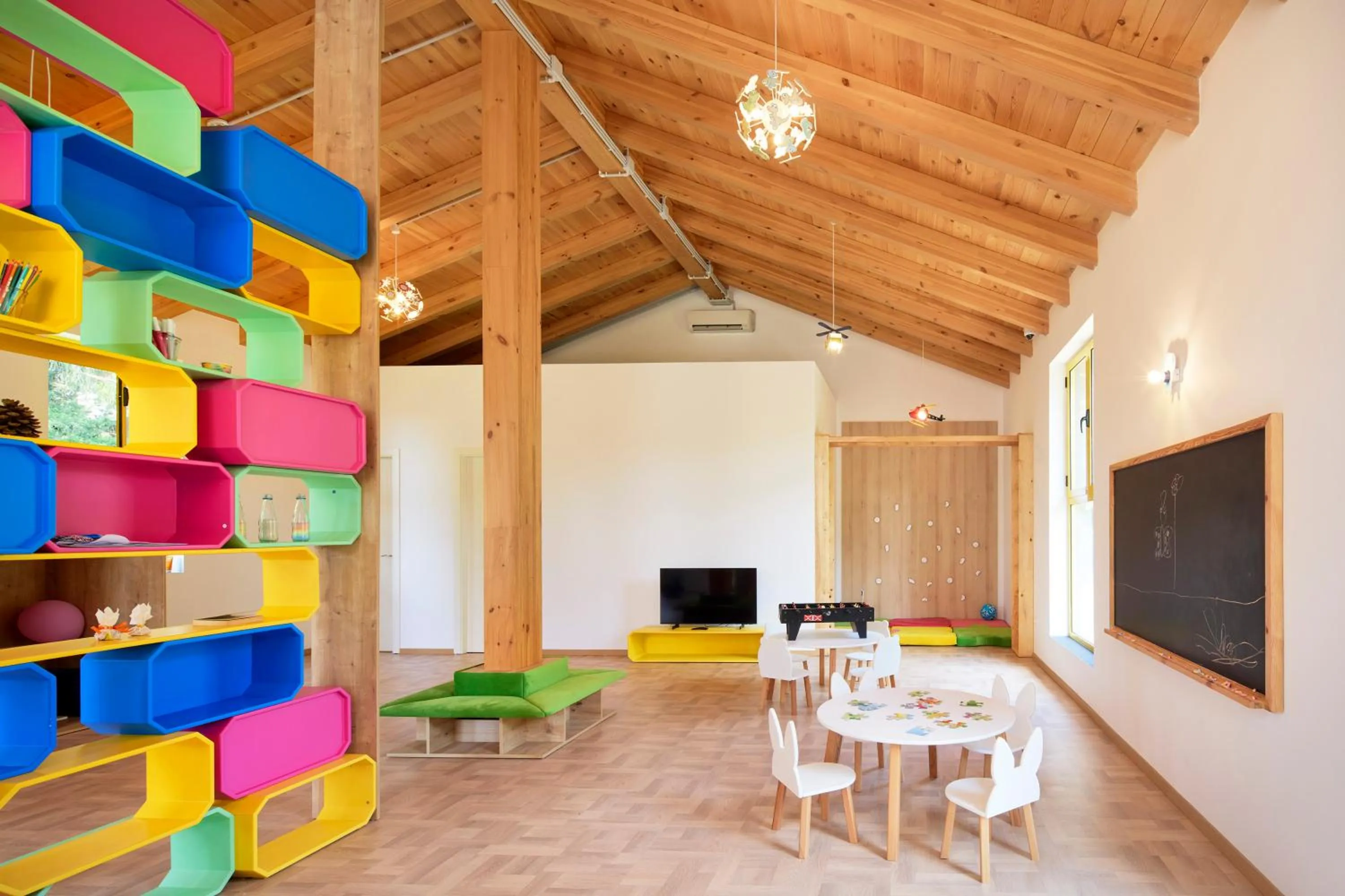 TV and multimedia in Sol Tropikal Durrës