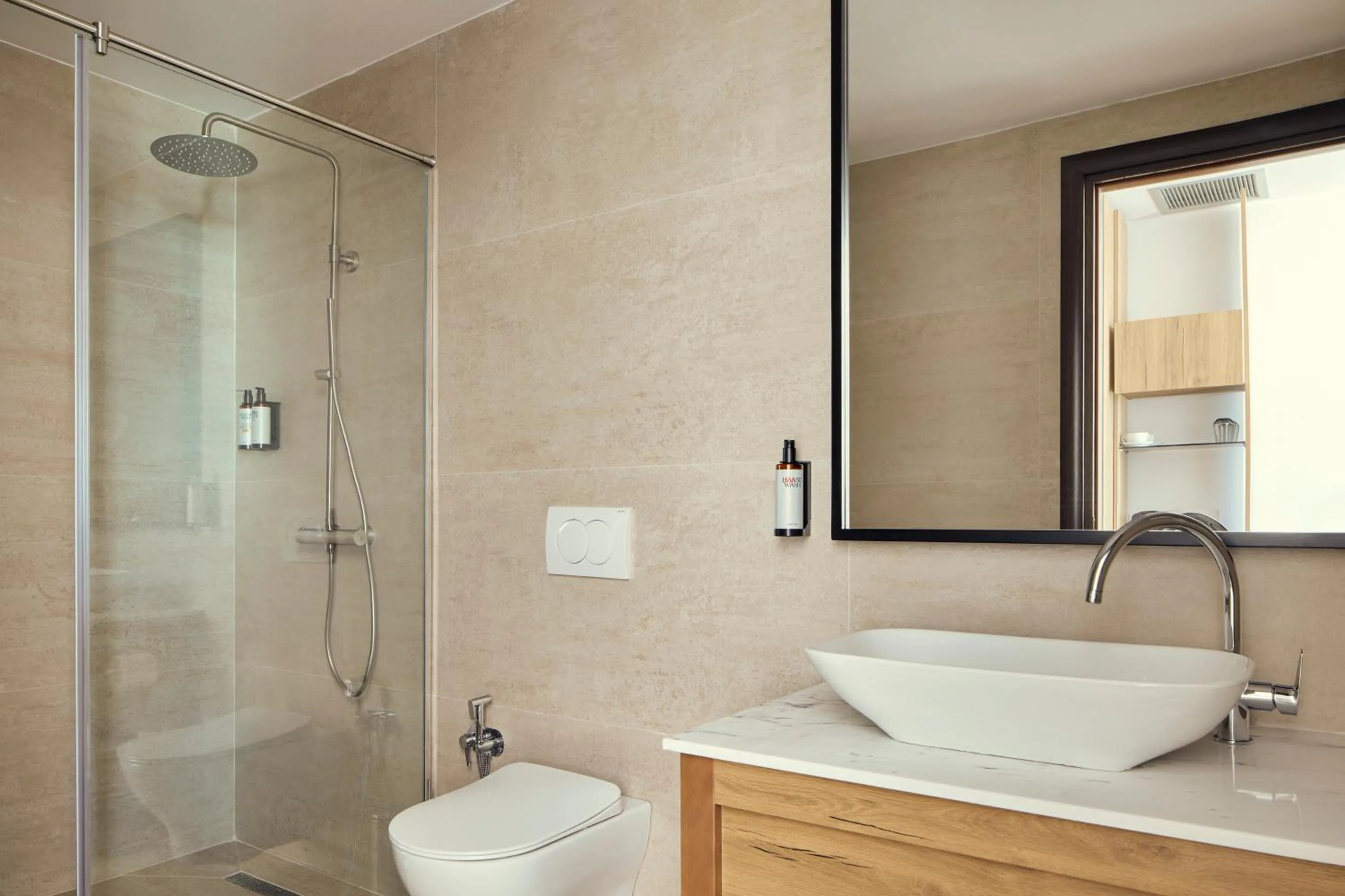 Shower in Sol Tropikal Durrës