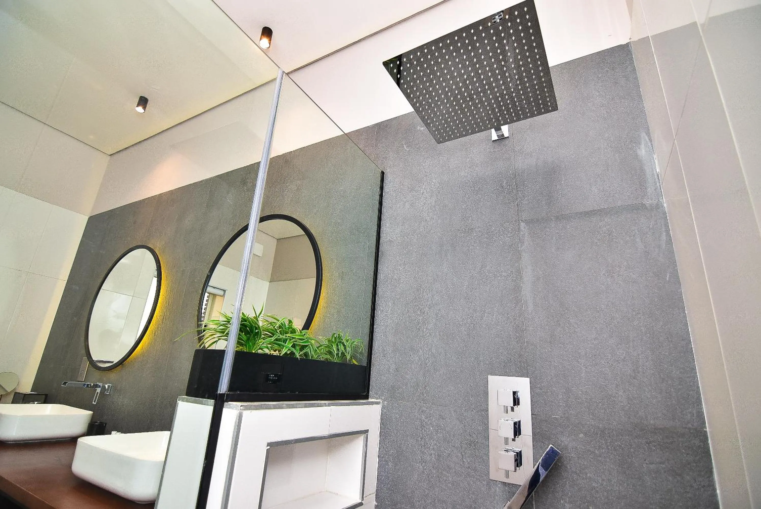 Shower in Atelier Boutique Hotel