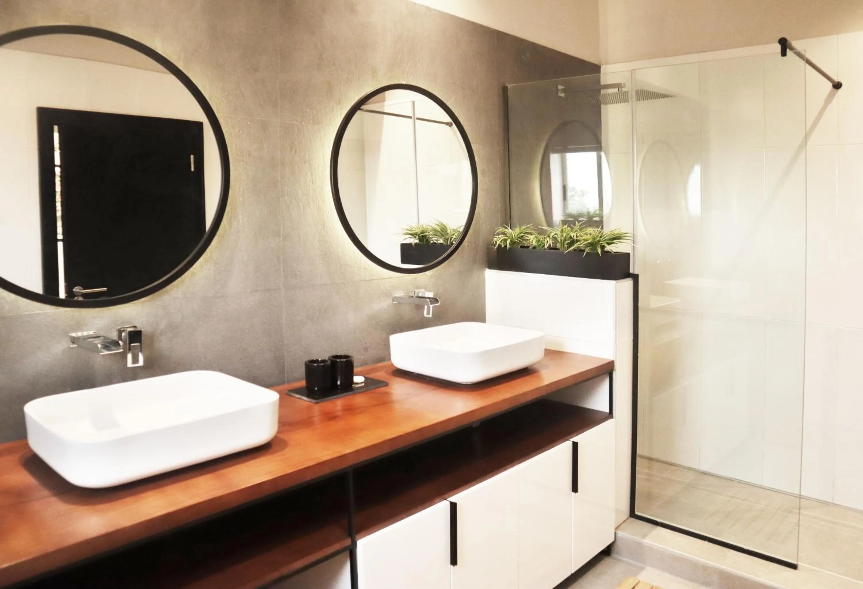 Shower in Atelier Boutique Hotel