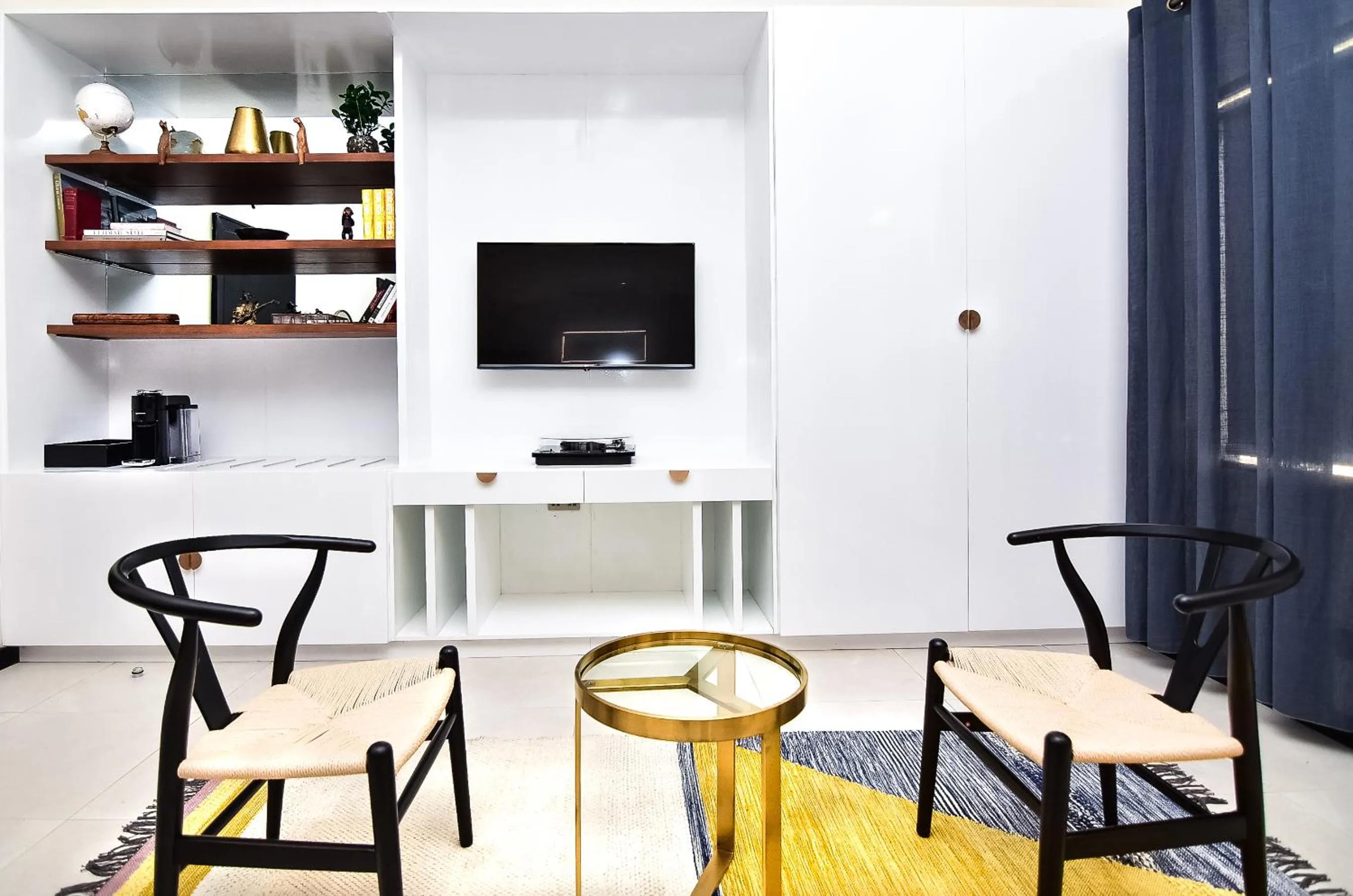 TV and multimedia in Atelier Boutique Hotel