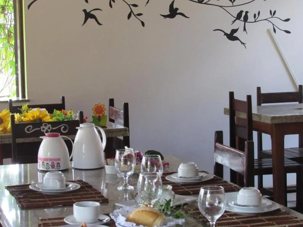 Restaurant/places to eat in Pousada Dos Girassois Prado
