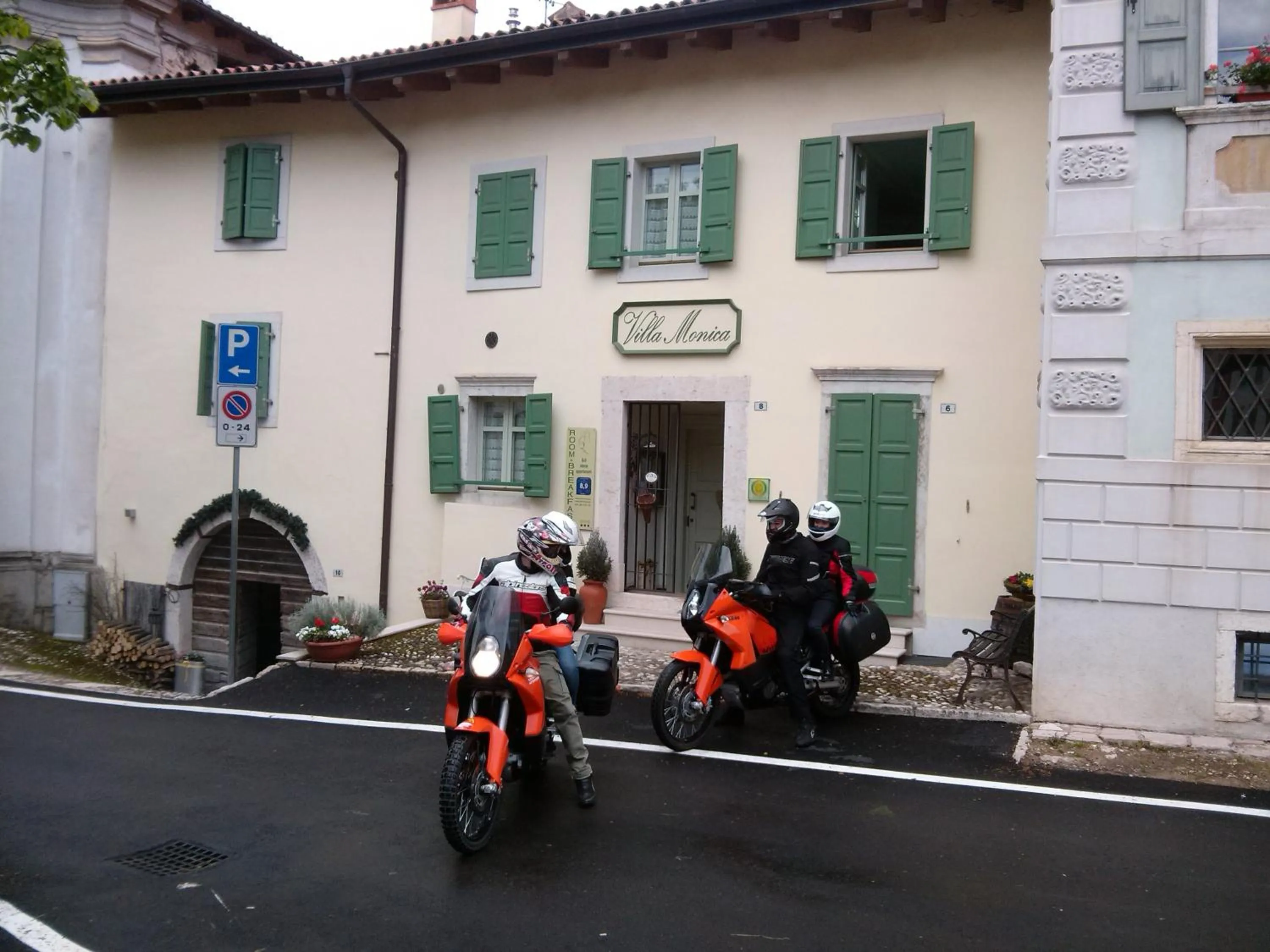 group of guests in Villa Monica