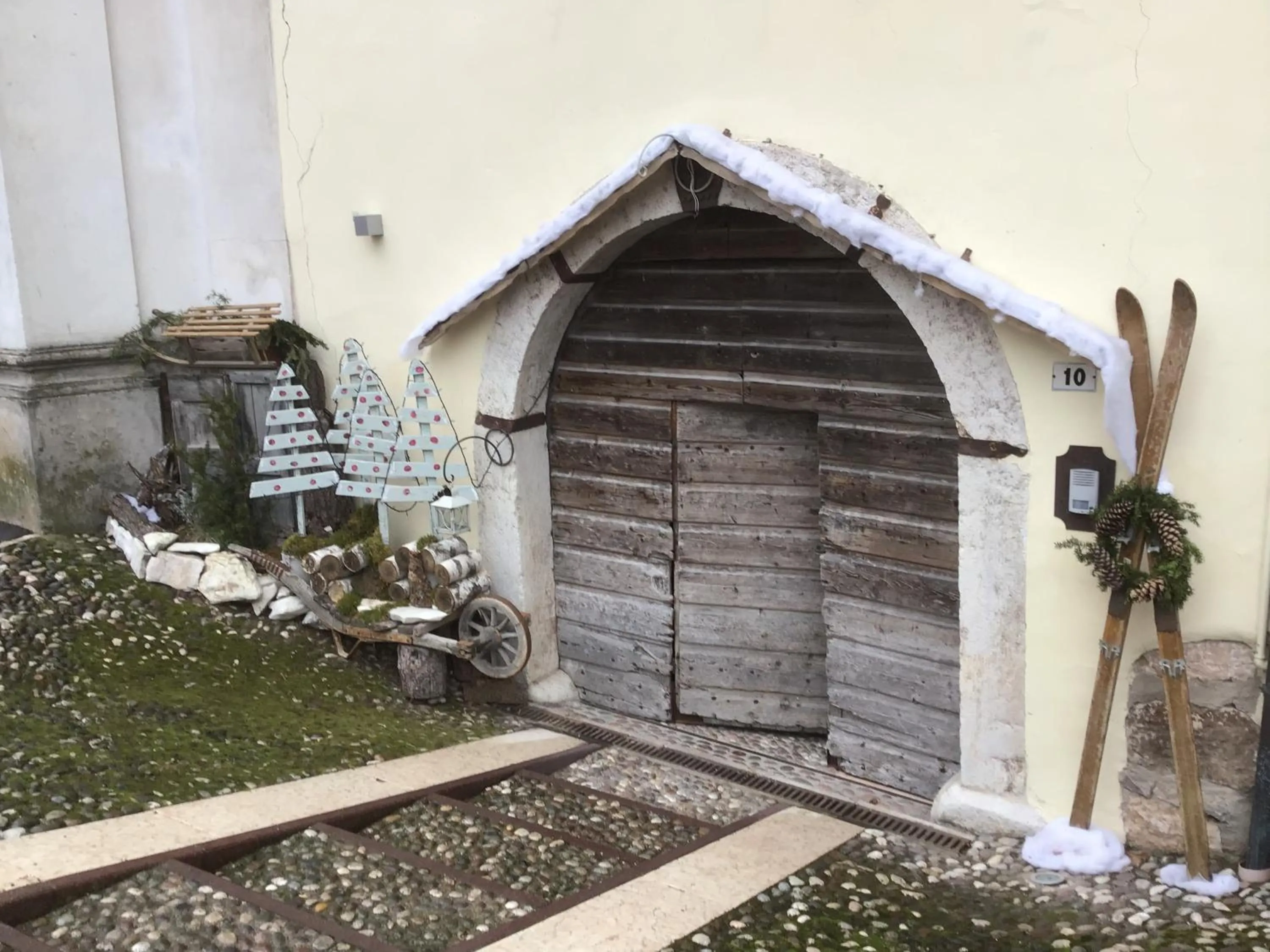 Property building in Villa Monica