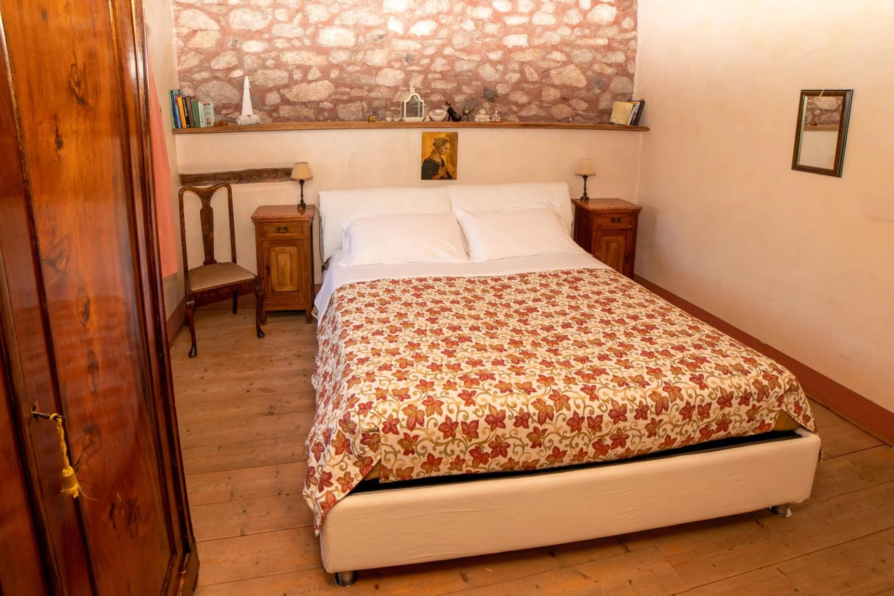 Photo of the whole room, Bed in Villa Monica