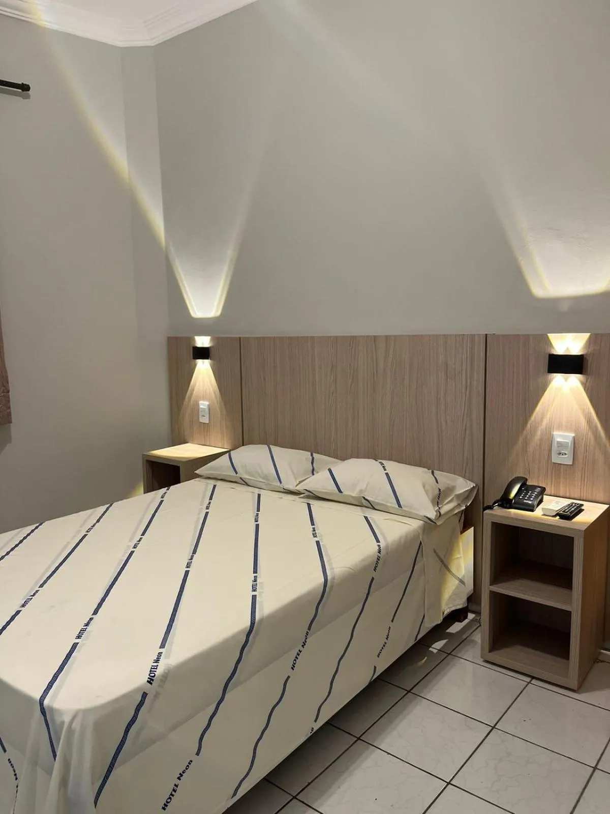 Bed in Hotel Neon - próximo a 25 de março, Bom Retiro e Brás, á 2min do mirante Sampa SKY e pista de skate Anhangabaú