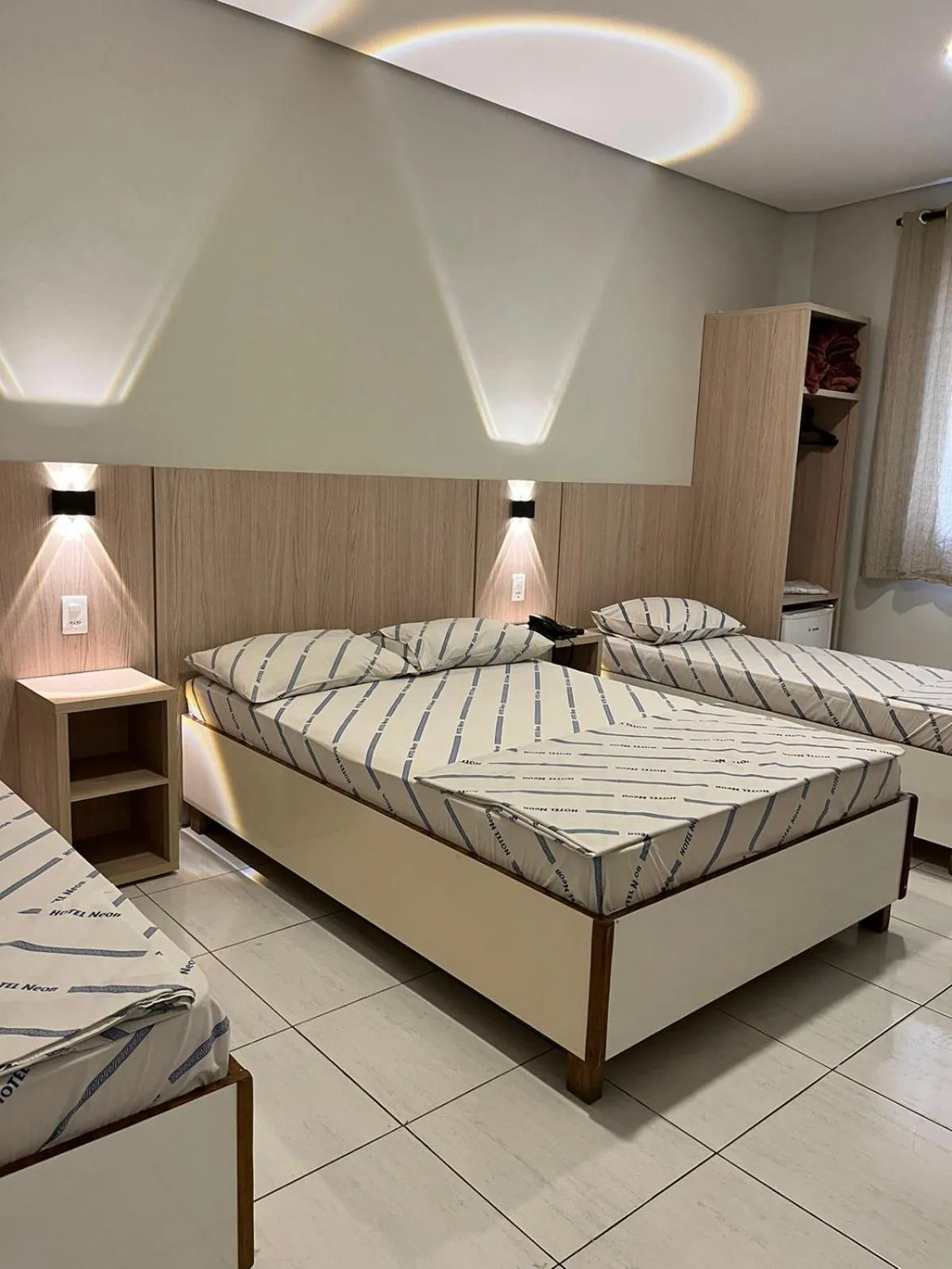 Bed in Hotel Neon - próximo a 25 de março, Bom Retiro e Brás, á 2min do mirante Sampa SKY e pista de skate Anhangabaú