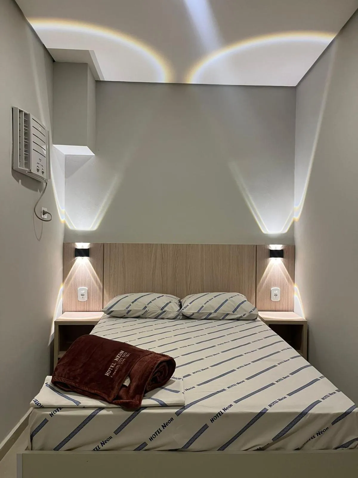 Bed in Hotel Neon - próximo a 25 de março, Bom Retiro e Brás, á 2min do mirante Sampa SKY e pista de skate Anhangabaú