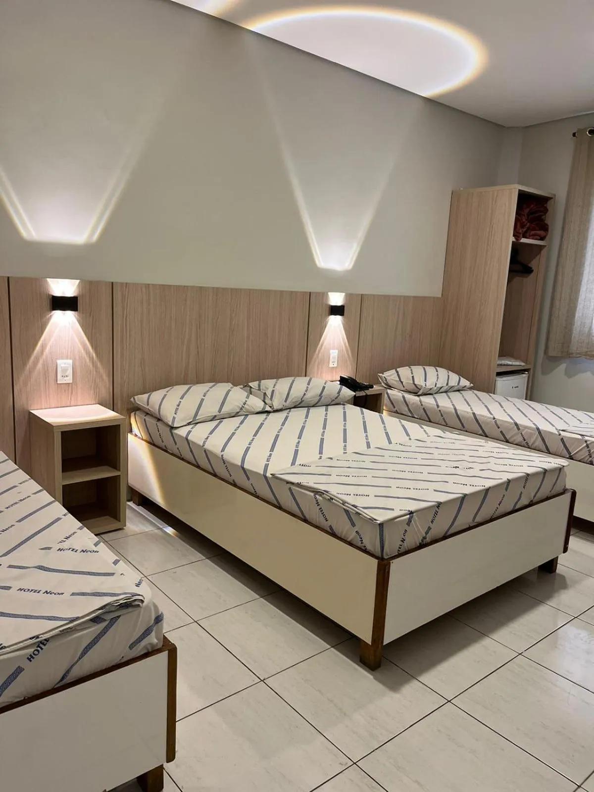 Bed in Hotel Neon - próximo a 25 de março, Bom Retiro e Brás, á 2min do mirante Sampa SKY e pista de skate Anhangabaú