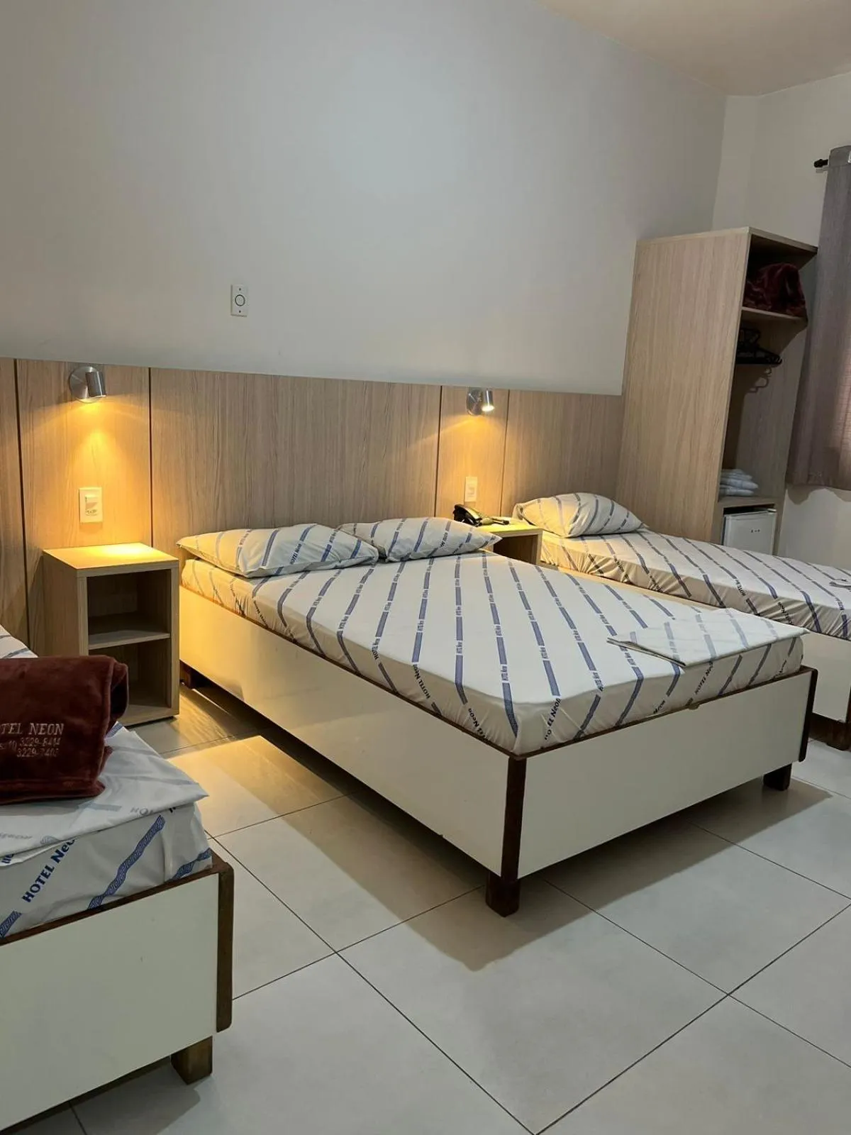 Bed in Hotel Neon - próximo a 25 de março, Bom Retiro e Brás, á 2min do mirante Sampa SKY e pista de skate Anhangabaú