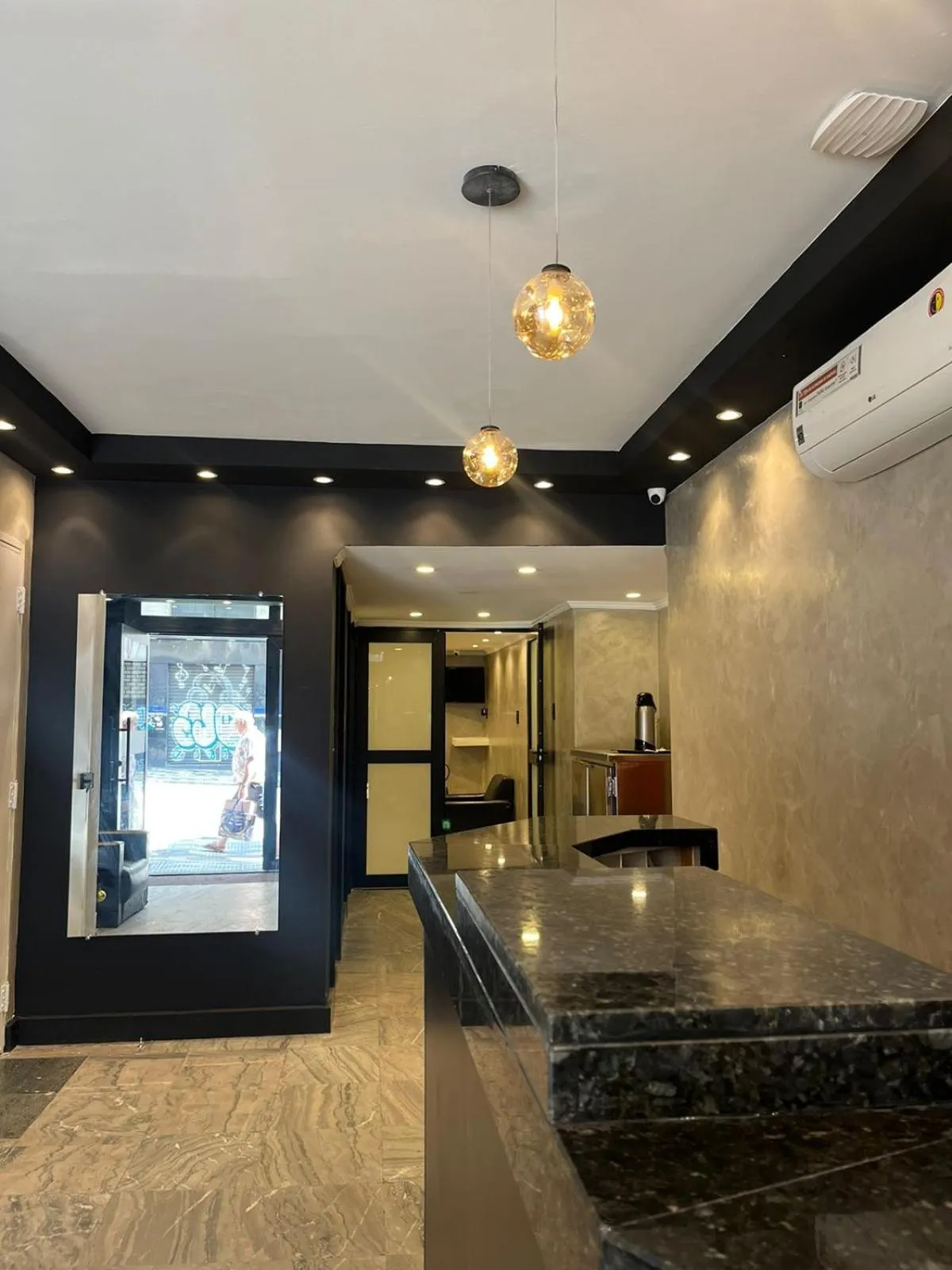 Lobby or reception in Hotel Neon - próximo a 25 de março, Bom Retiro e Brás, á 2min do mirante Sampa SKY e pista de skate Anhangabaú