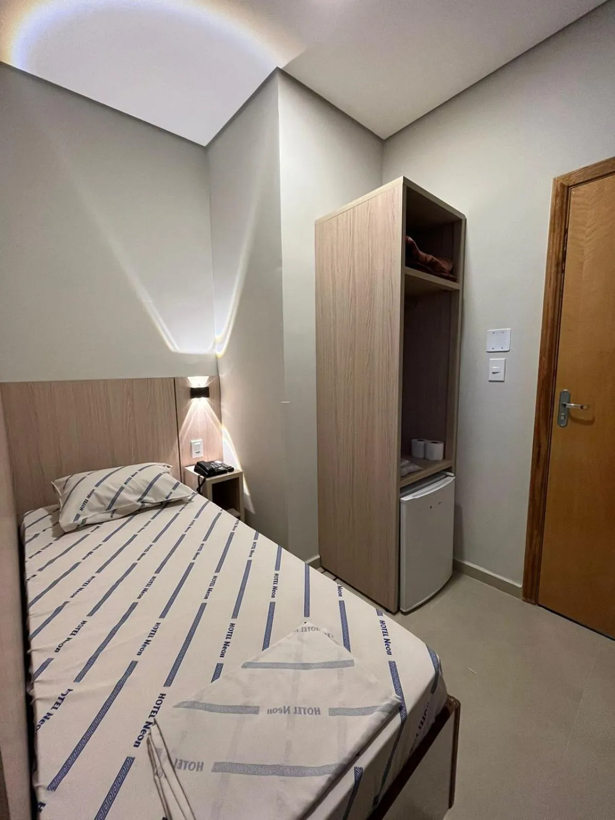 Bed in Hotel Neon - próximo a 25 de março, Bom Retiro e Brás, á 2min do mirante Sampa SKY e pista de skate Anhangabaú