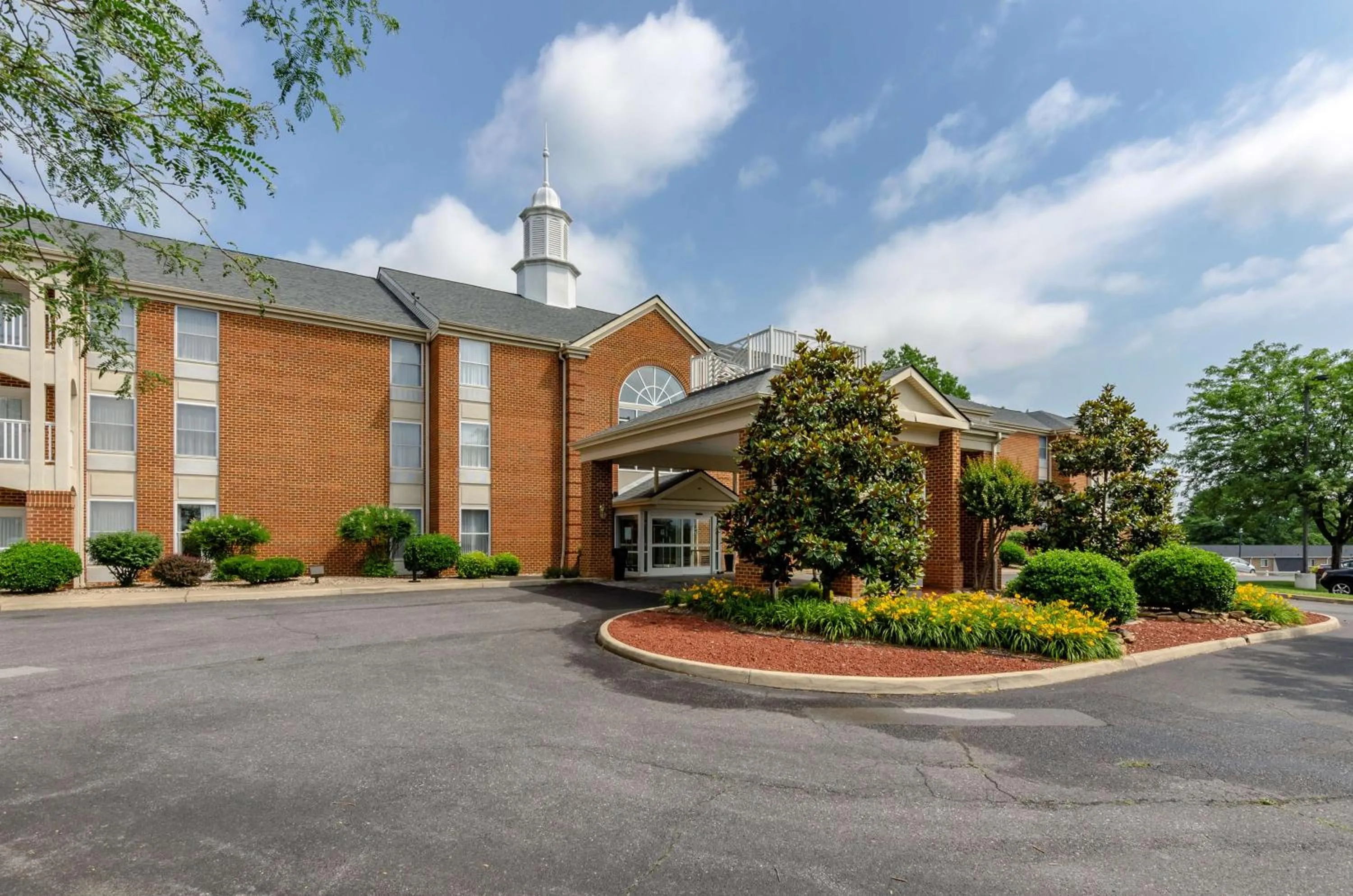 Property building in Best Western Plus Inn at Hunt Ridge