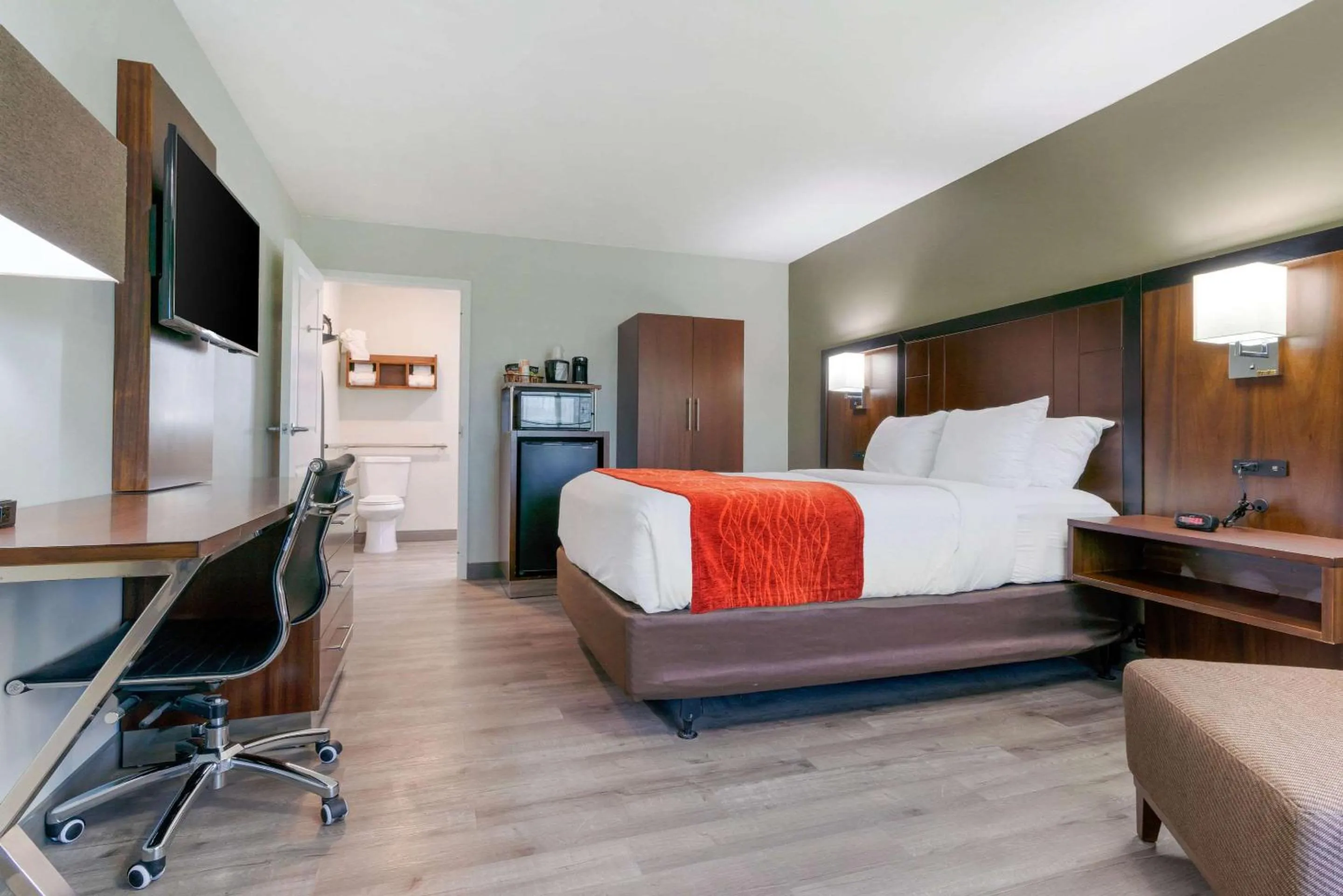 Photo of the whole room, Bed in Comfort Inn Antioch - Century Plaza