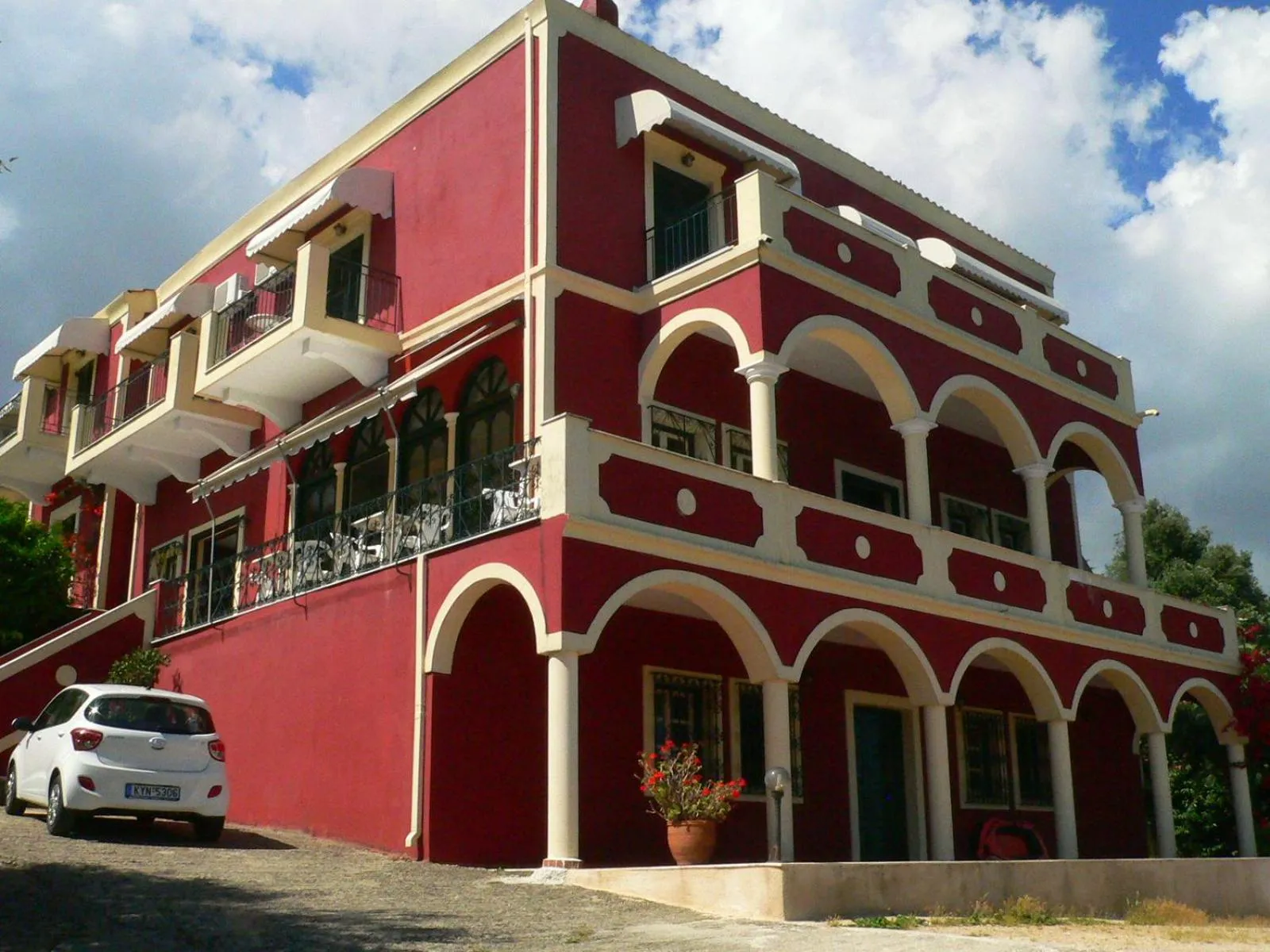 APRAOS BAY HOTEL