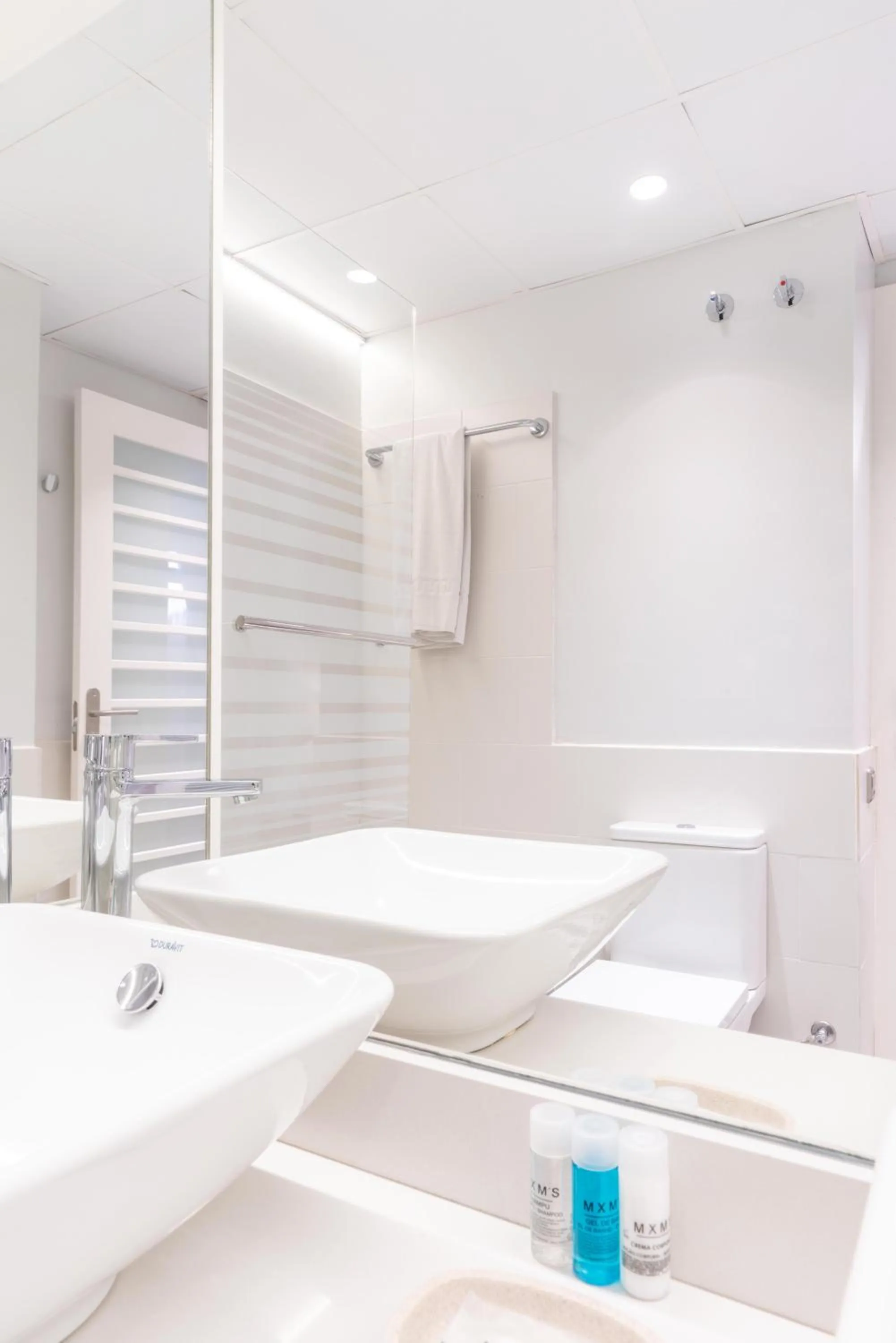 Bathroom in Serennia Fira Gran Via Exclusive Rooms