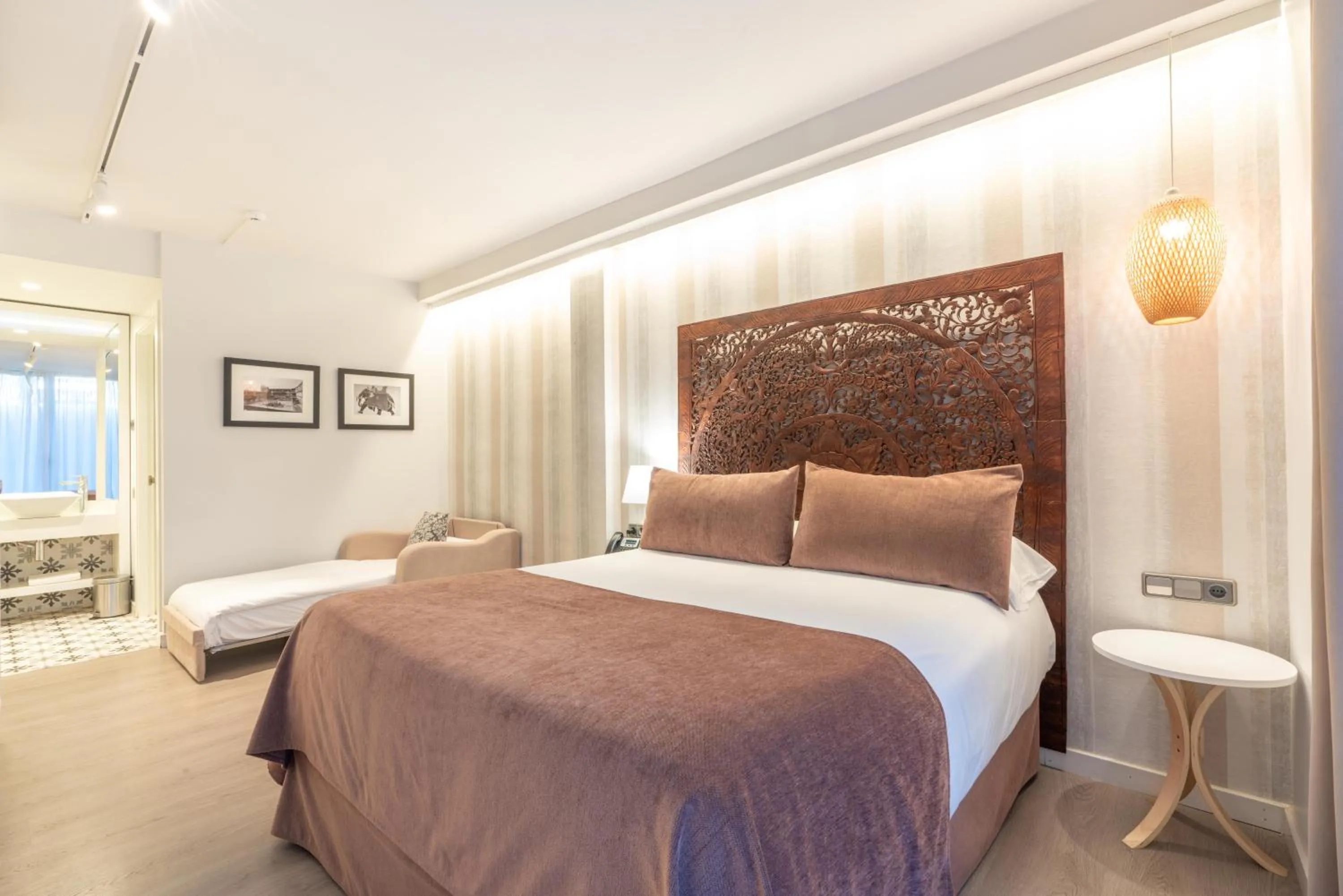 Bed in Serennia Fira Gran Via Exclusive Rooms
