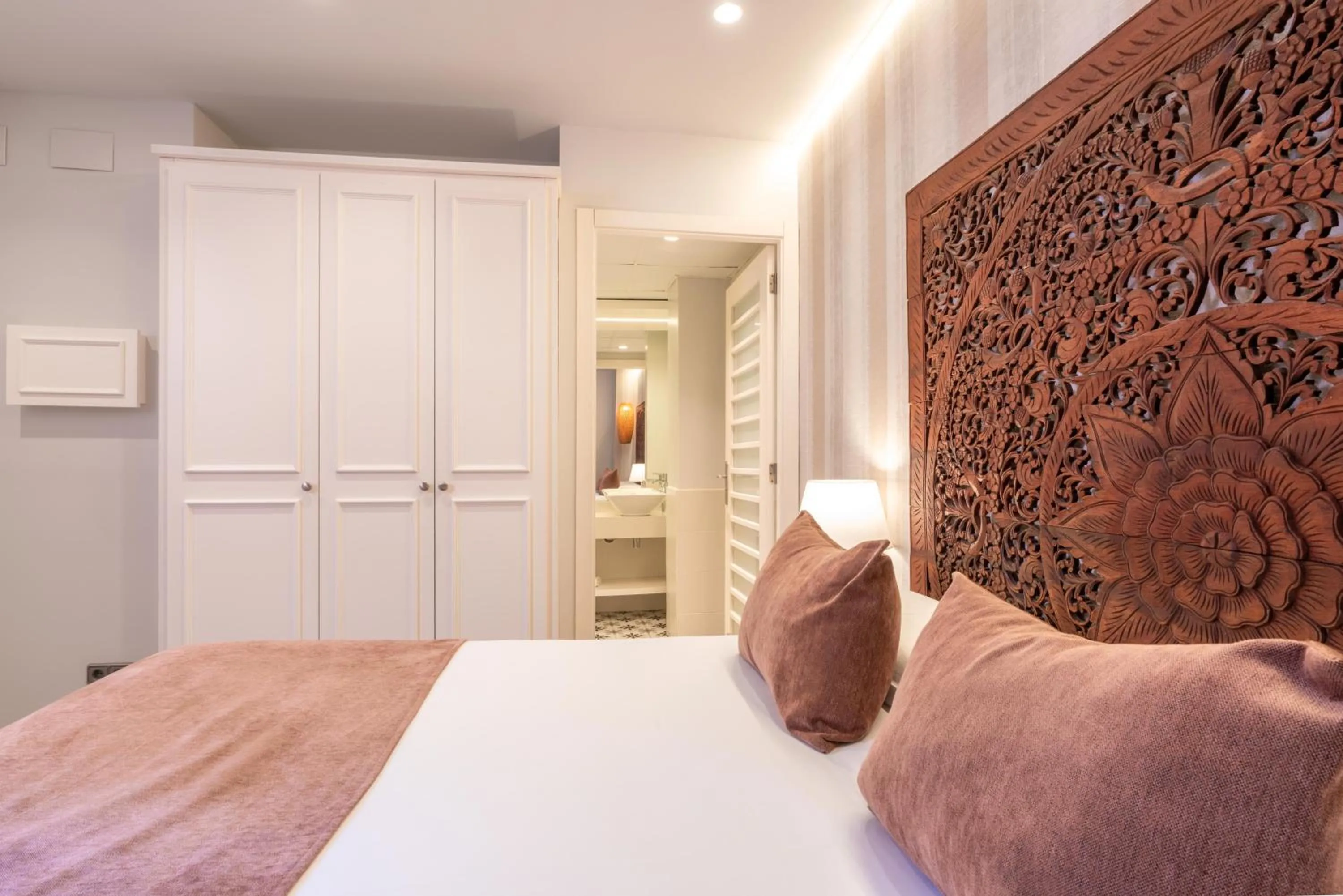 Bed in Serennia Fira Gran Via Exclusive Rooms