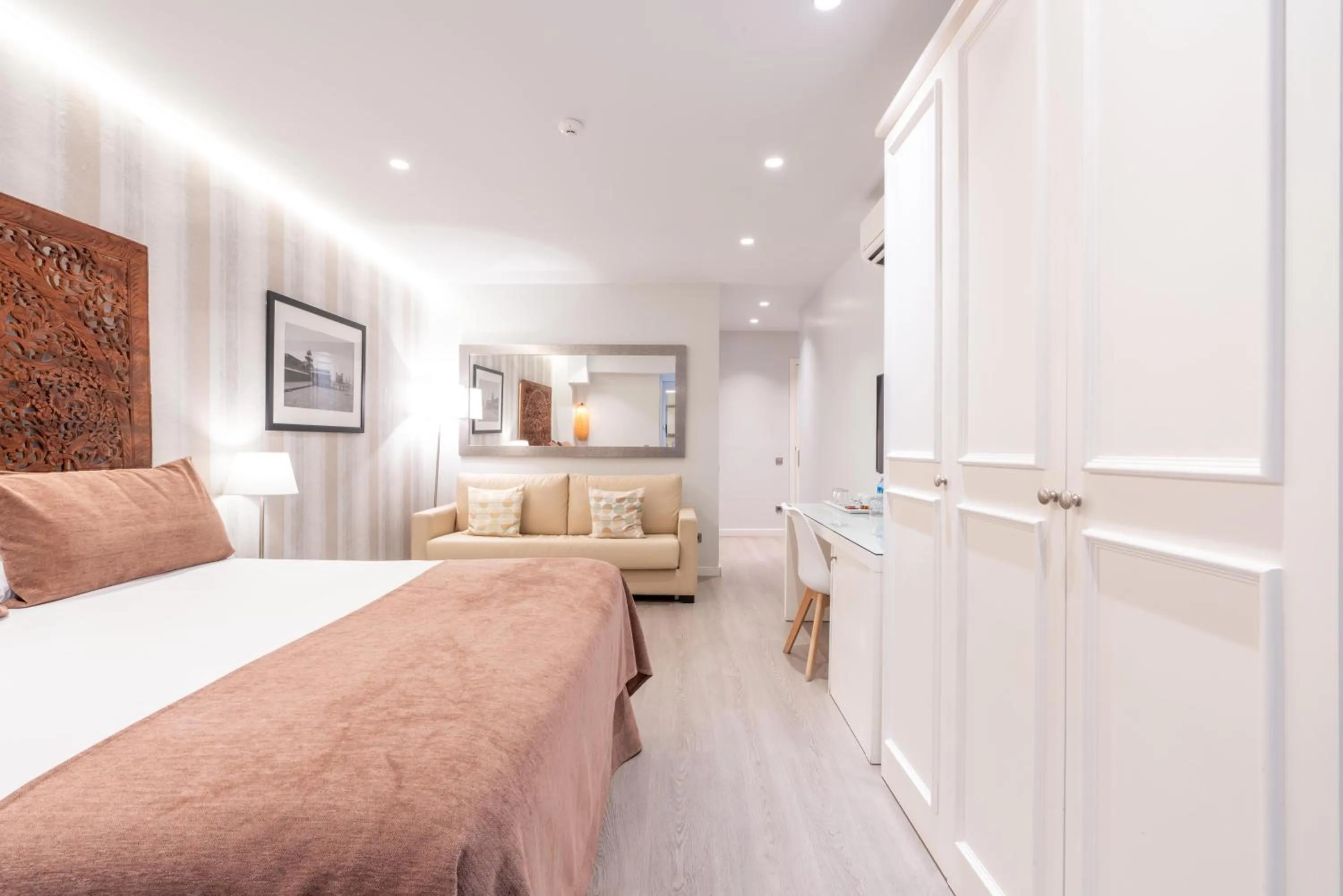 Bed in Serennia Fira Gran Via Exclusive Rooms