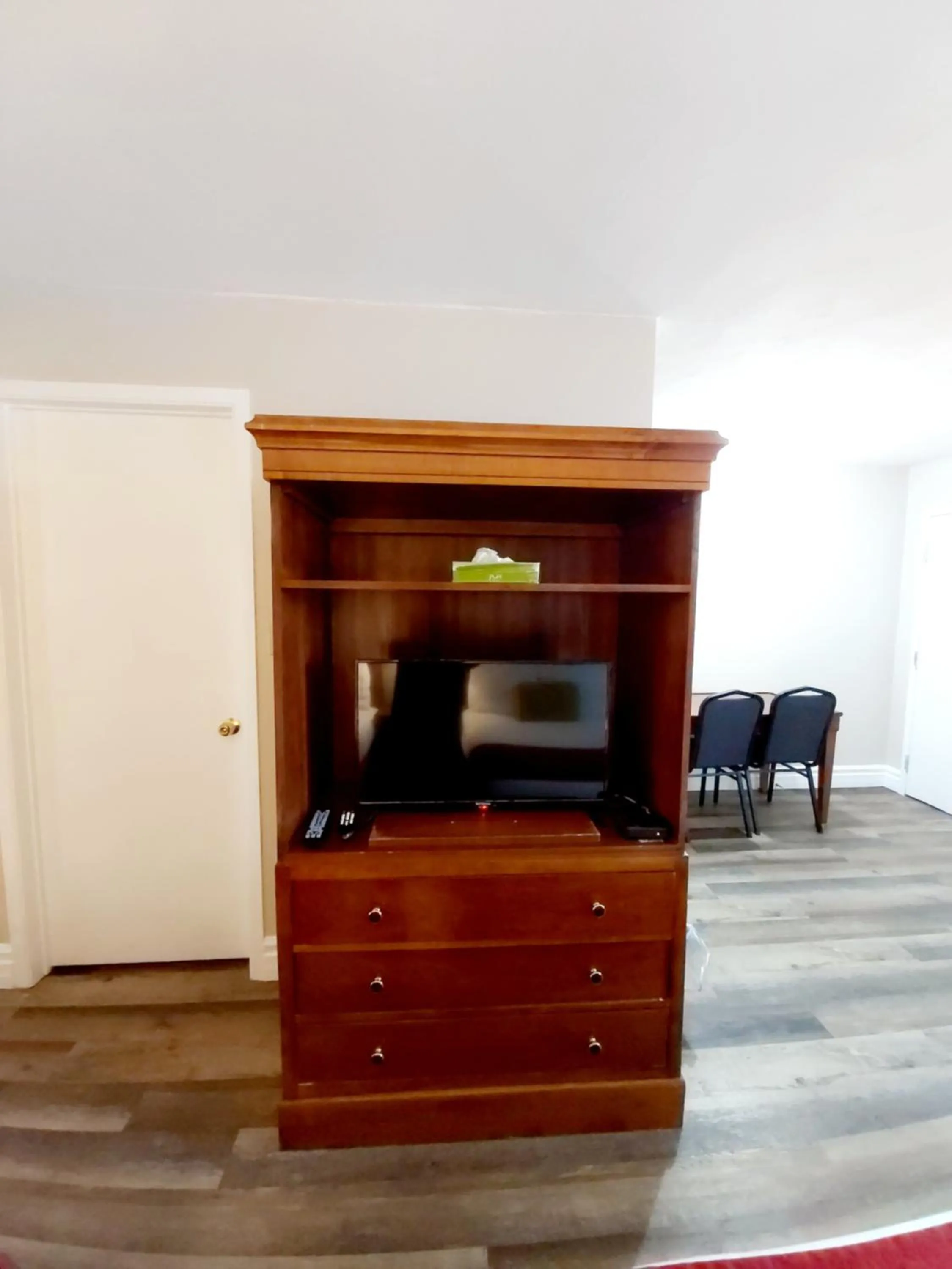 TV and multimedia in Seely's Motel