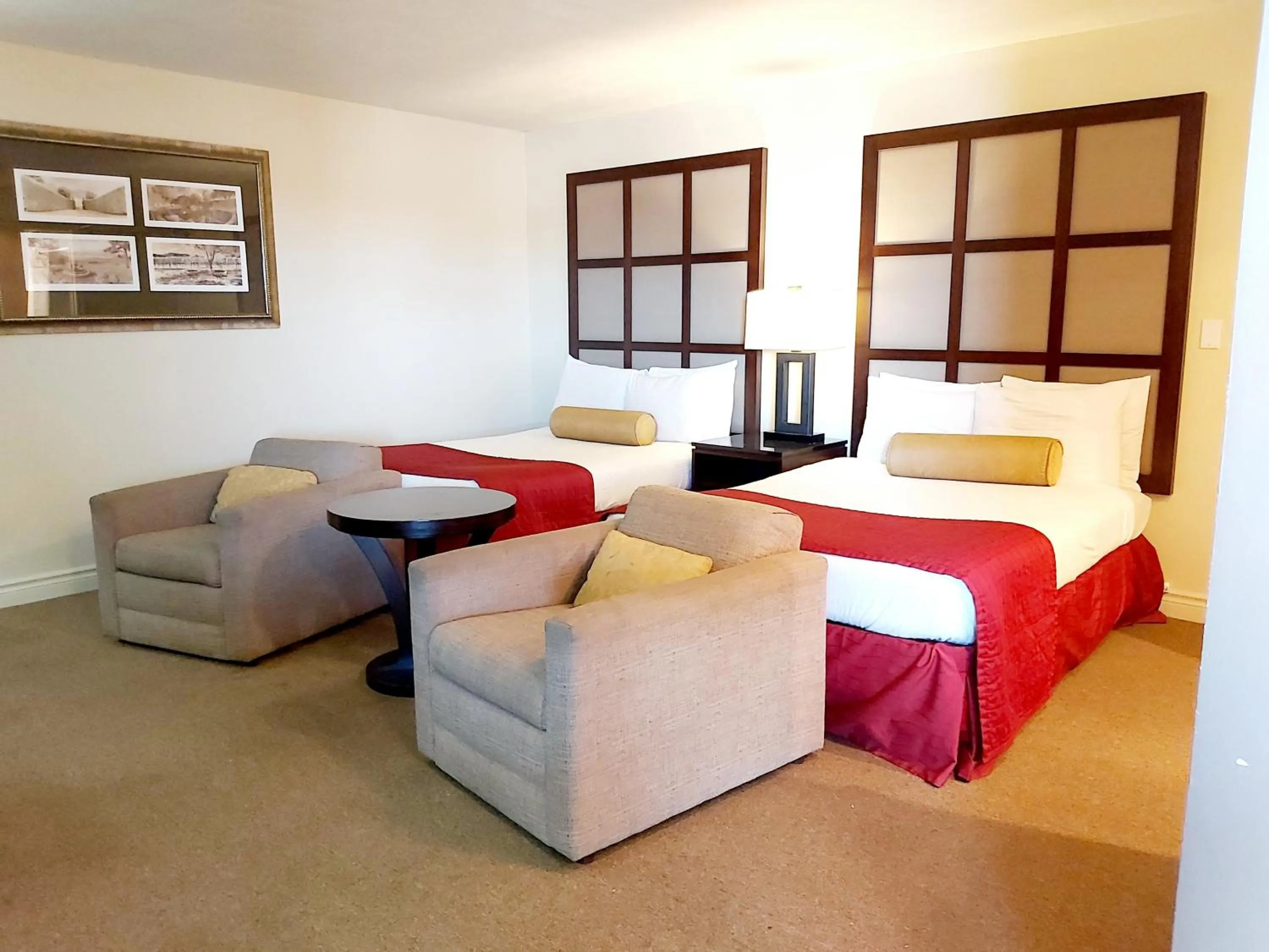 Photo of the whole room, Bed in Seely's Motel