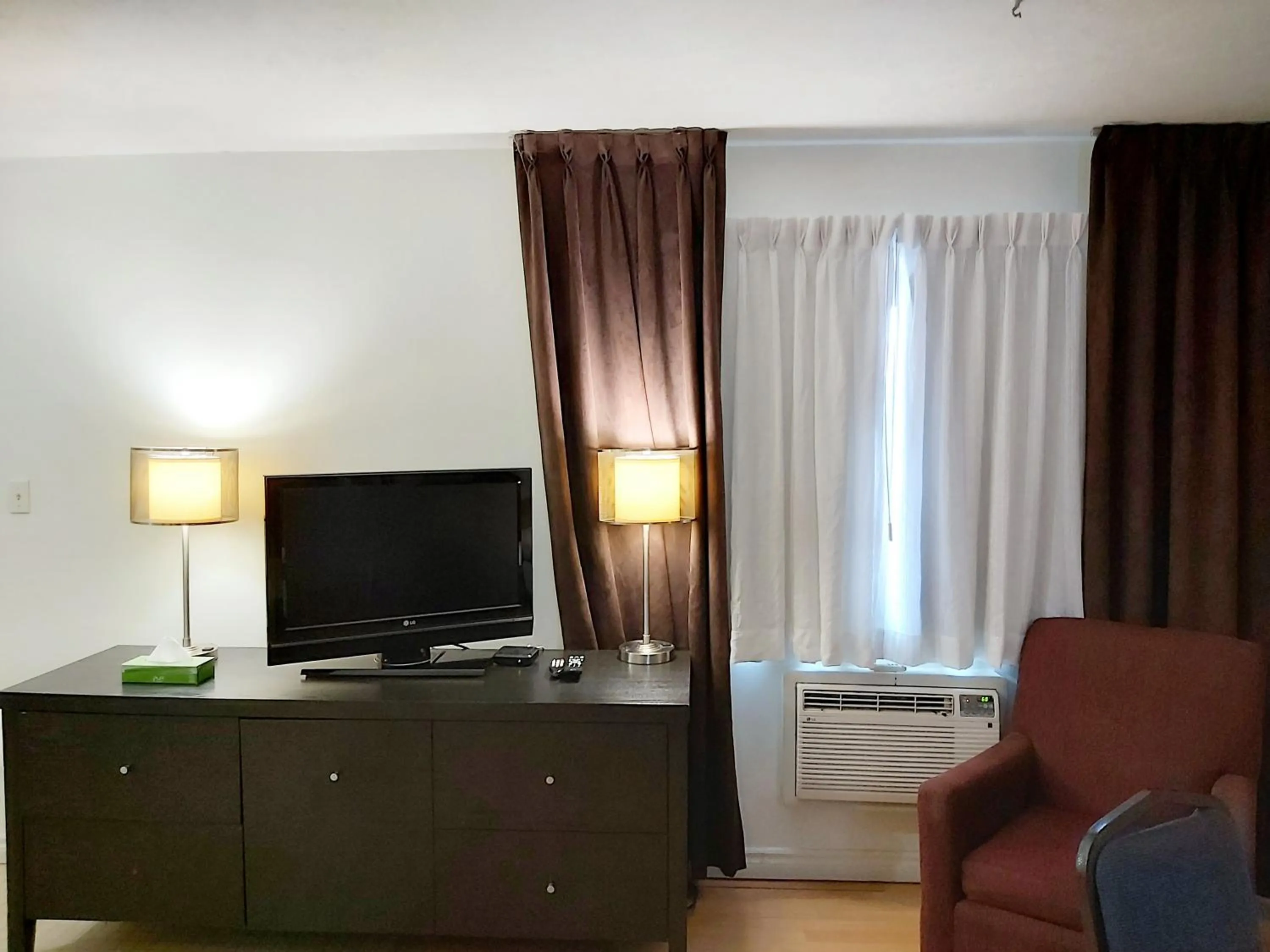 TV and multimedia in Seely's Motel