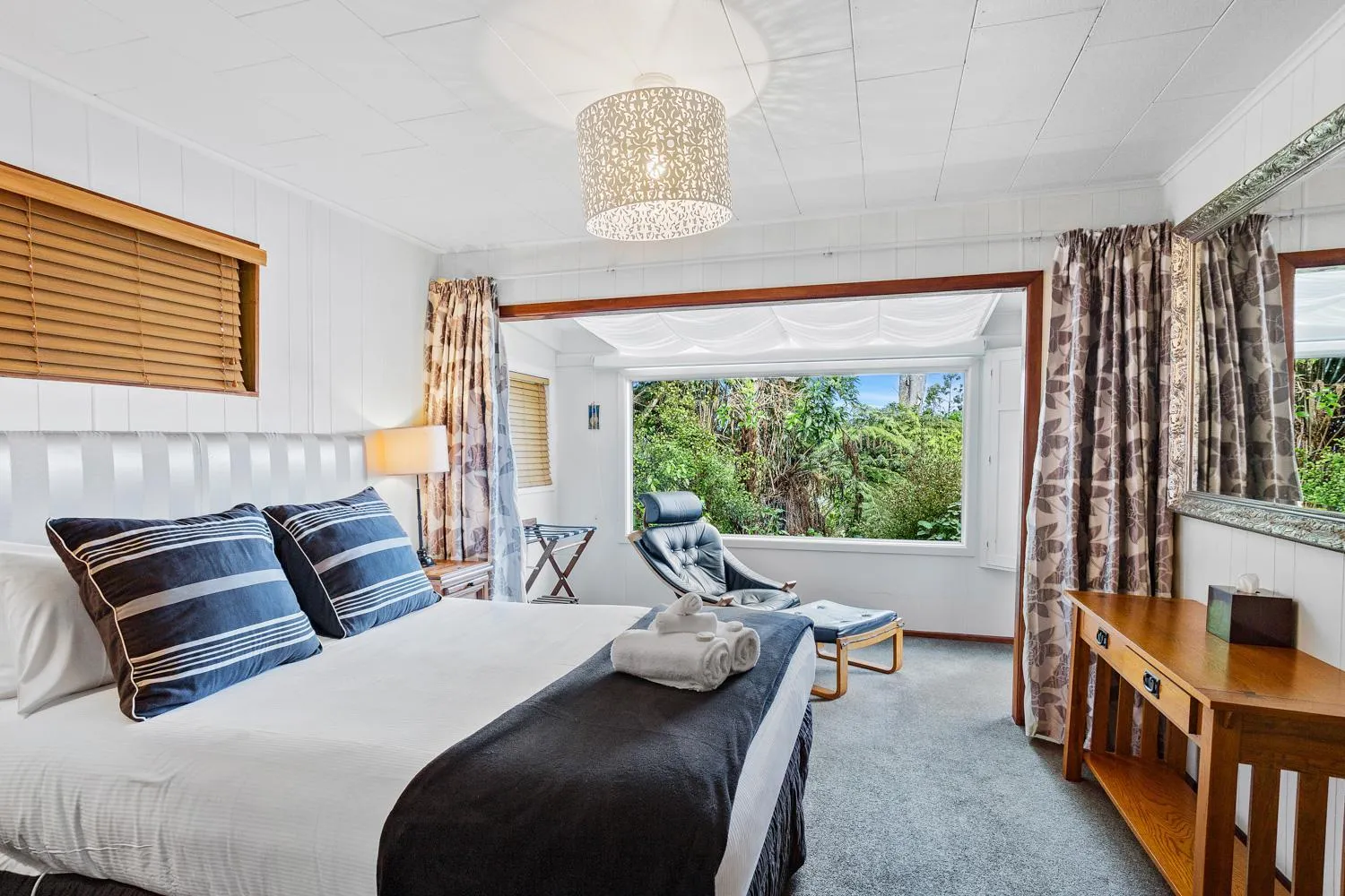 Bedroom, Bed in Coromandel Apartments