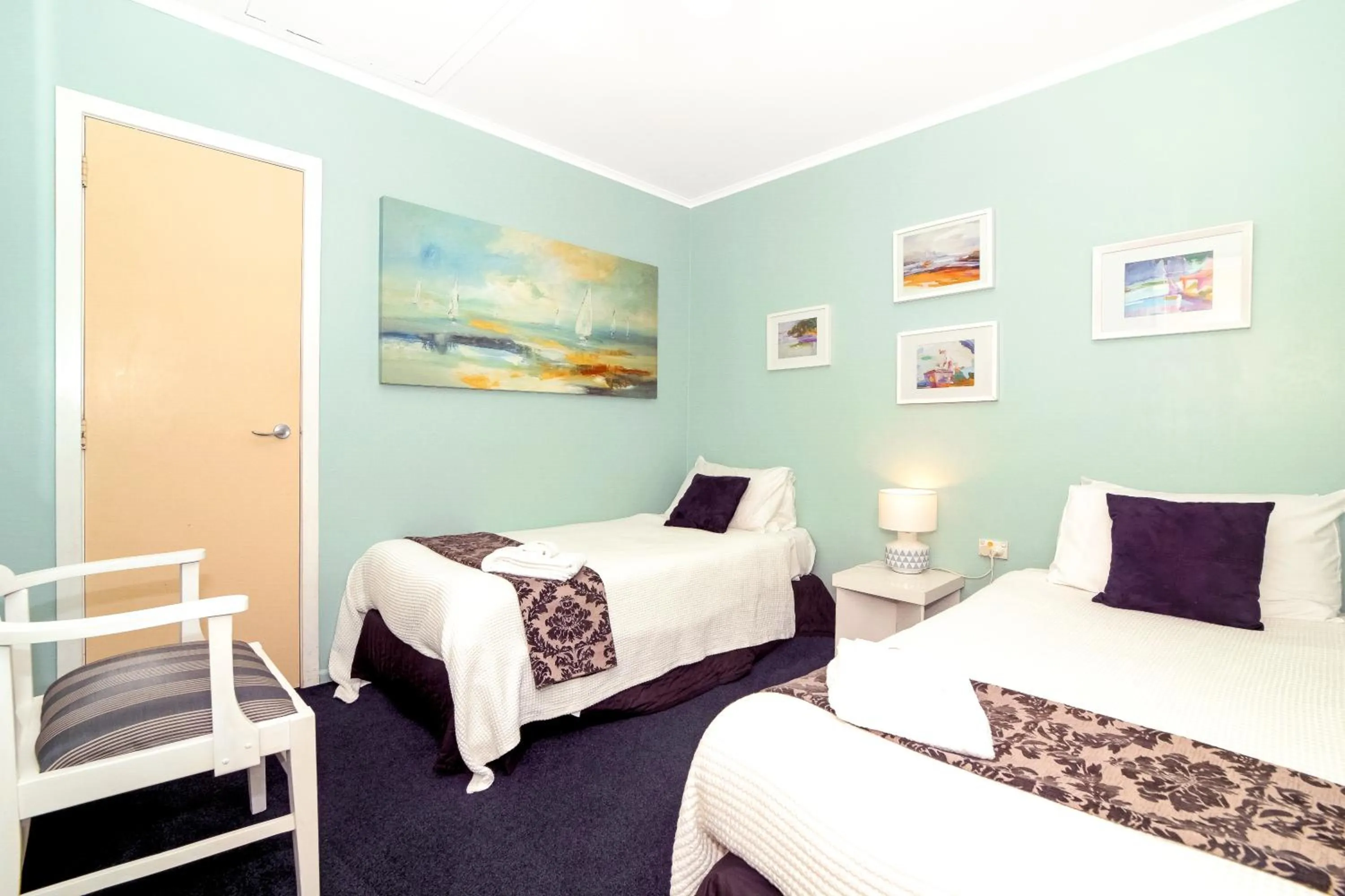 Bedroom, Bed in Coromandel Apartments