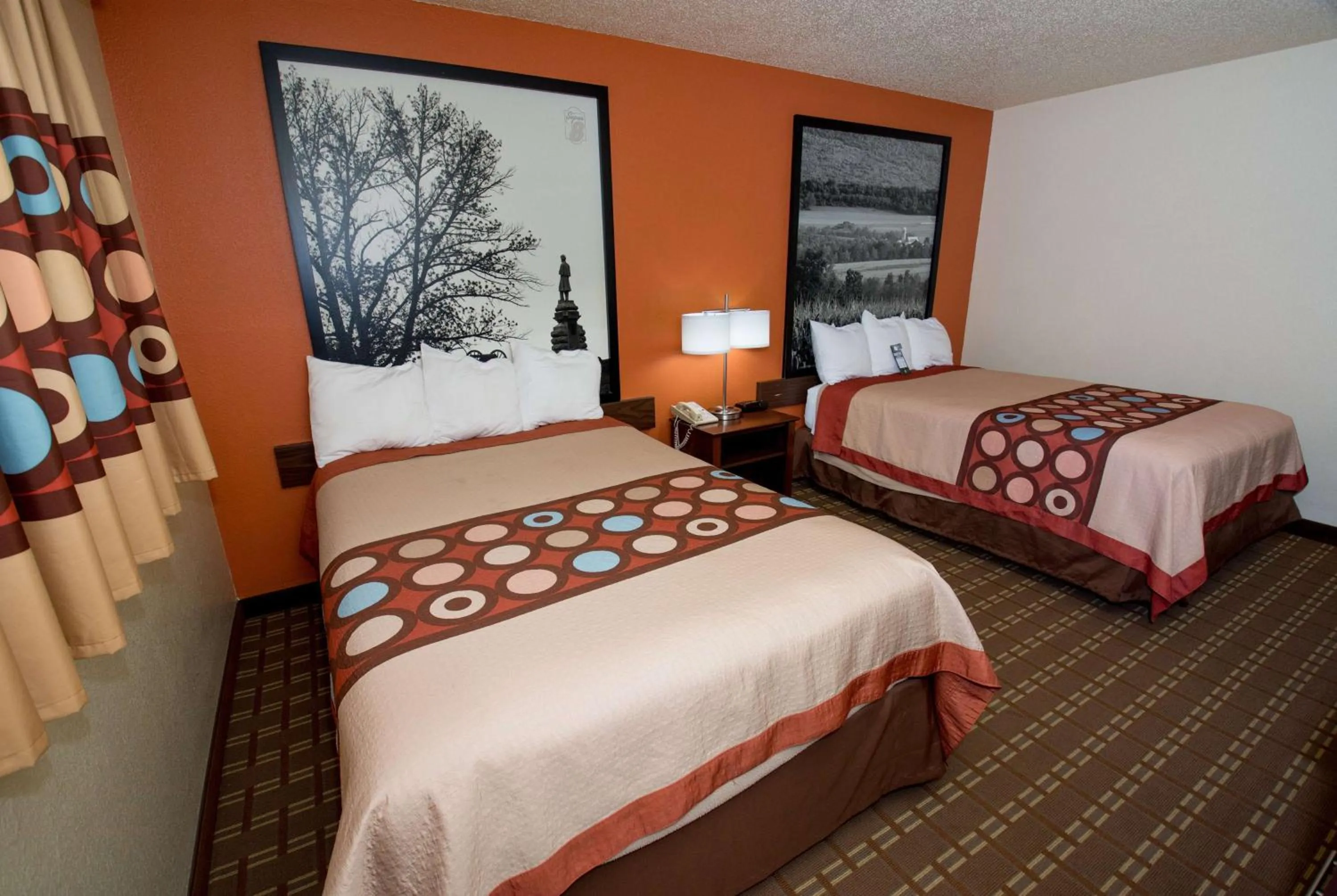Photo of the whole room, Bed in Super 8 by Wyndham Altoona