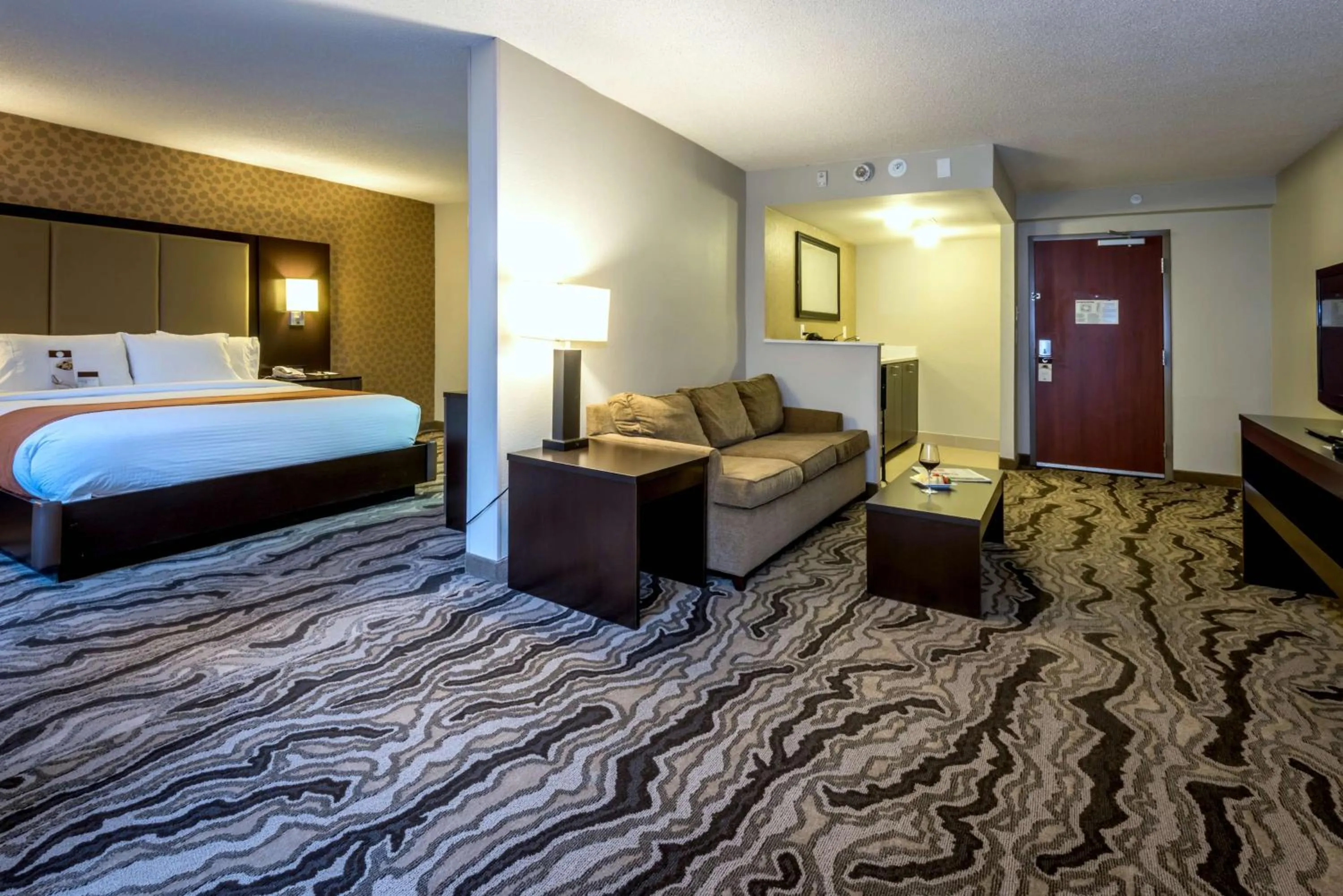 Bedroom, Bed in DoubleTree by Hilton Montgomery Downtown